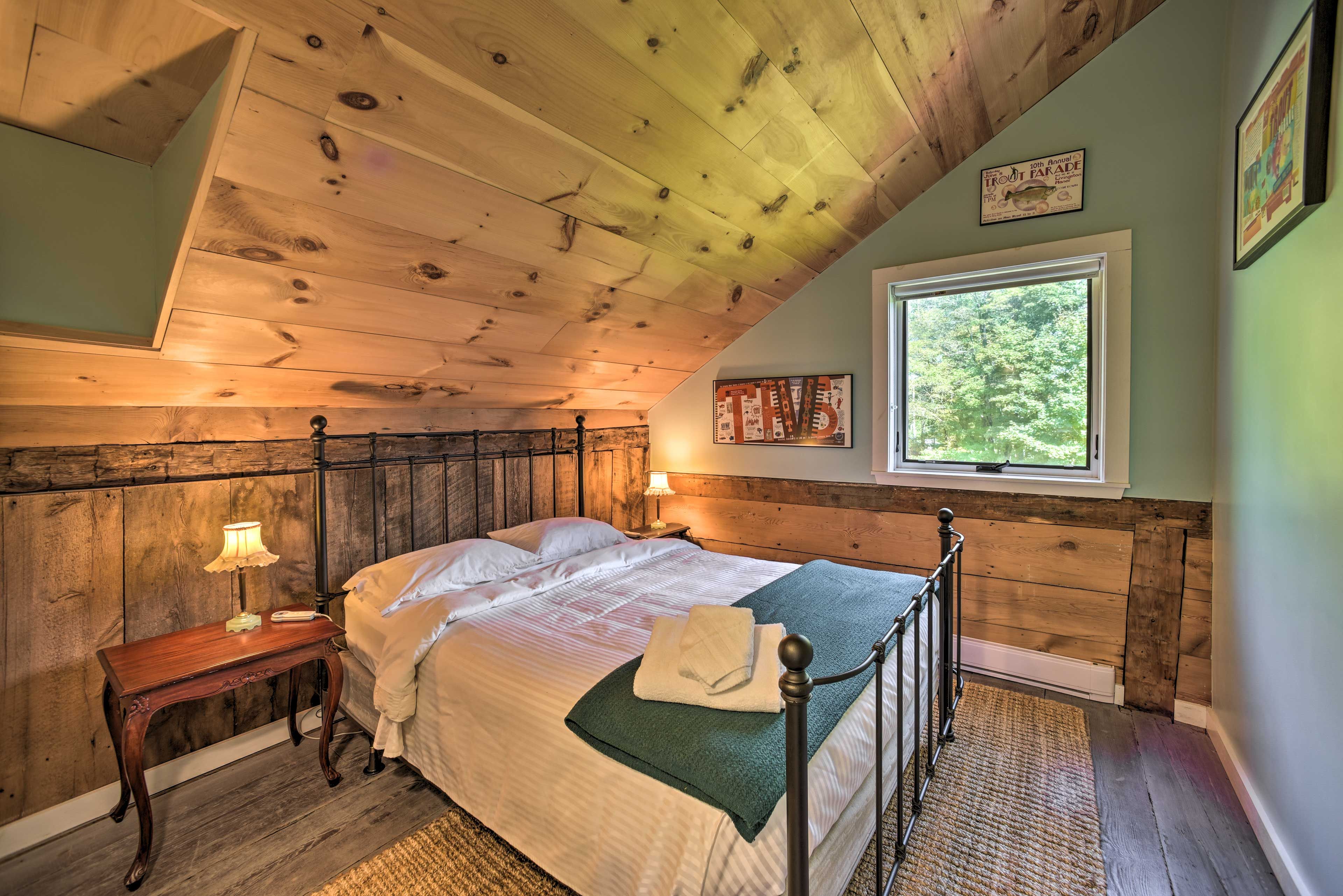 Bedroom 2 | Queen Bed
