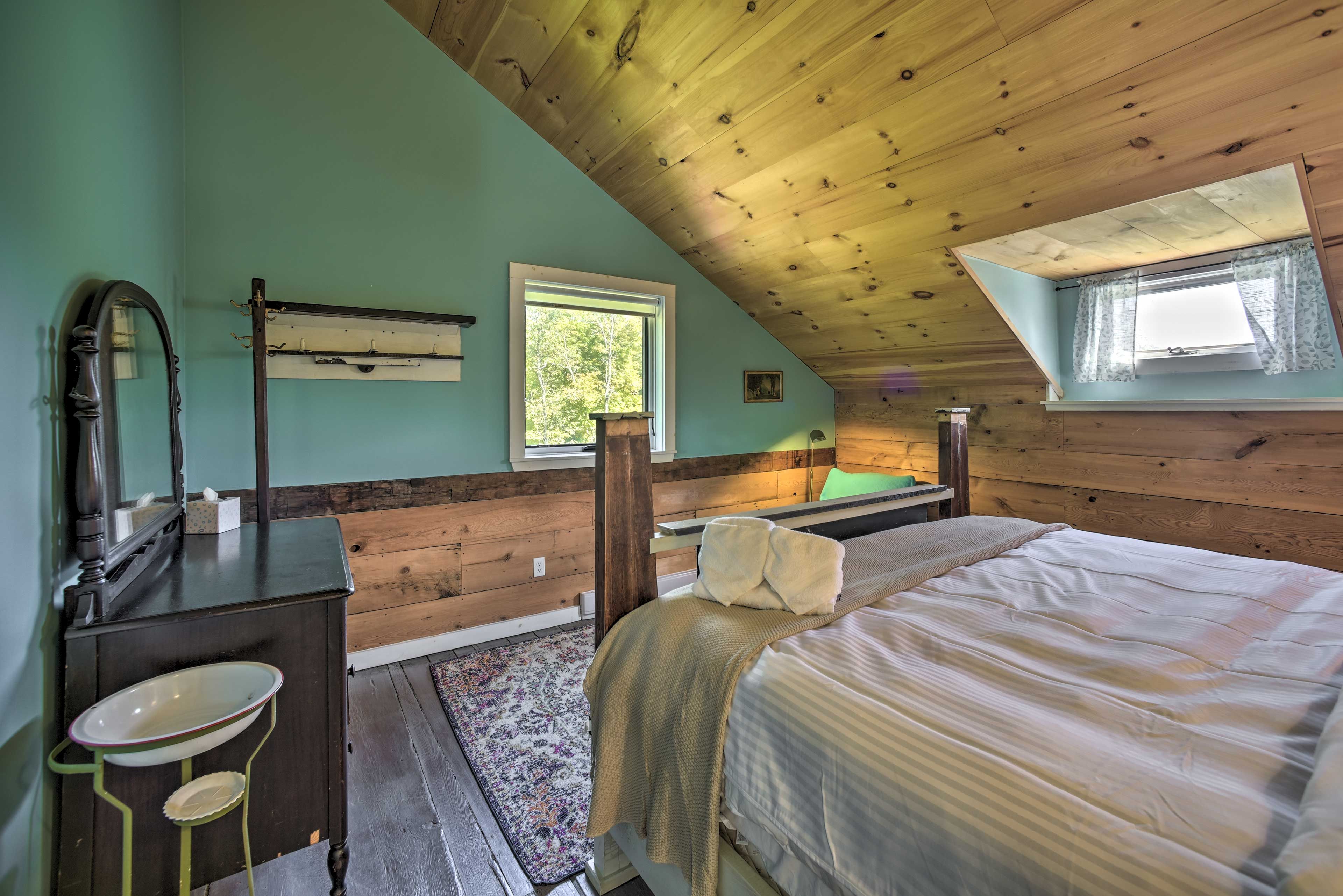 Bedroom 1 | King Bed