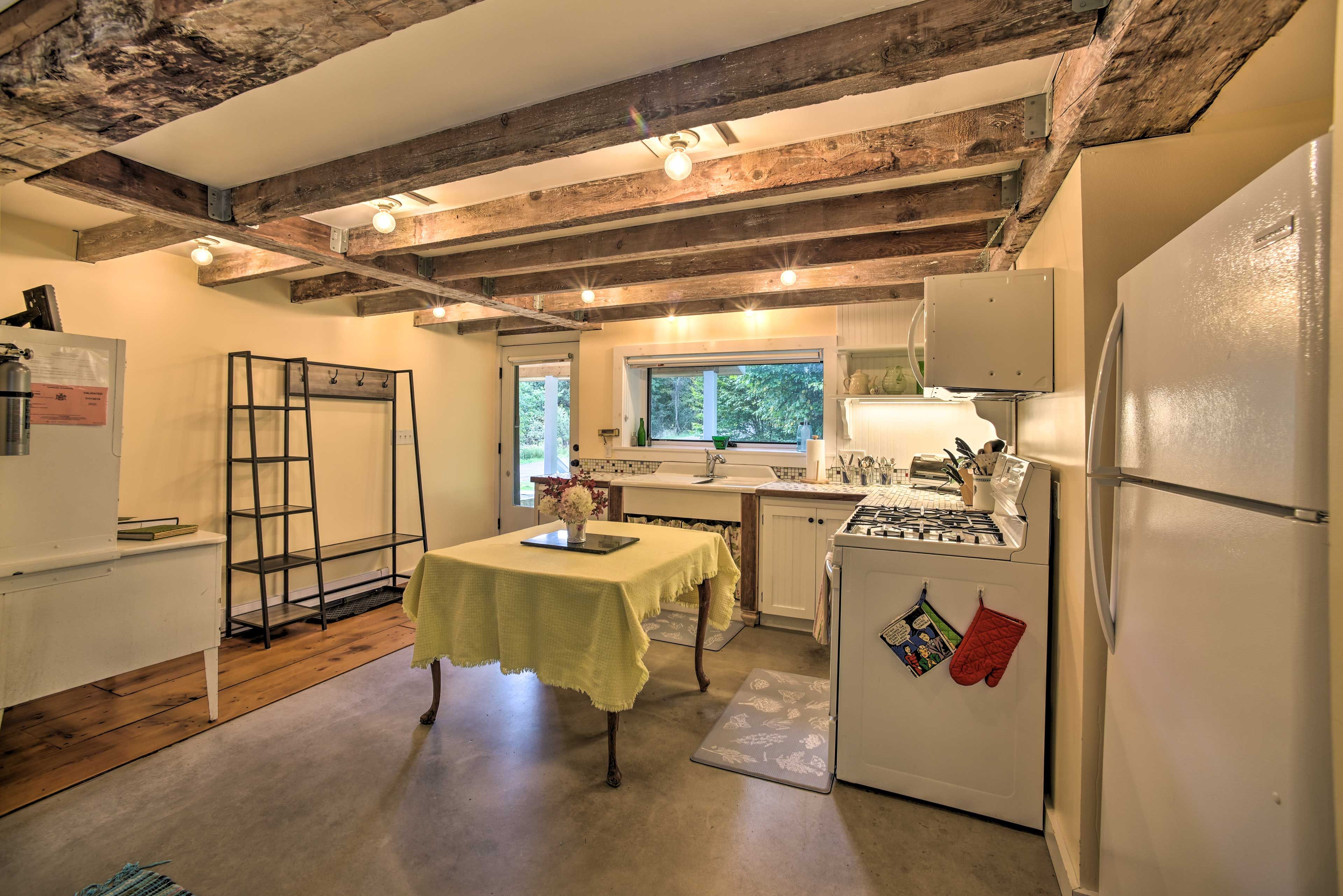 Fully Equipped Kitchen | 2 French Press Coffee Makers