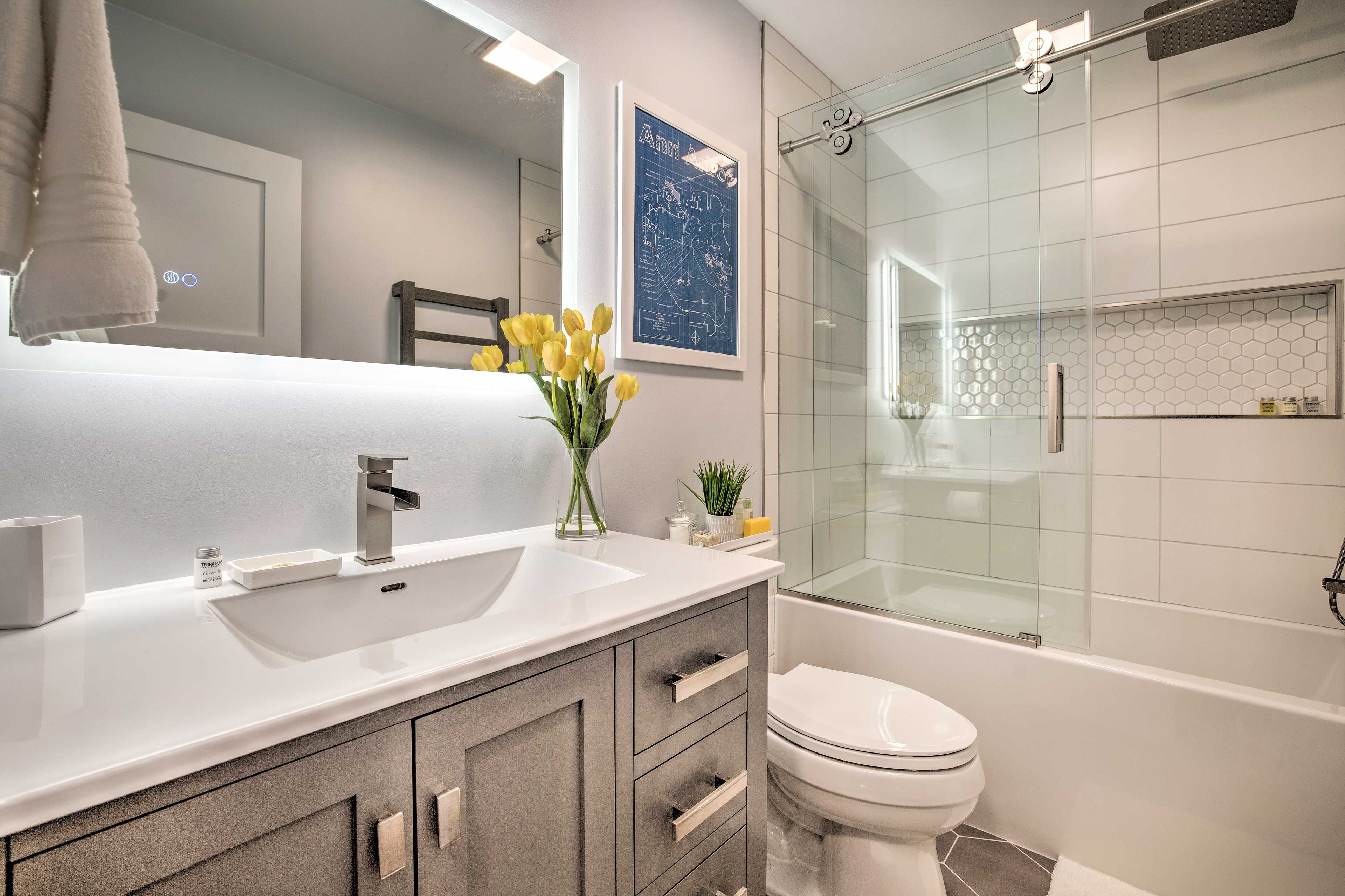 En-Suite Bathroom | Towels Provided