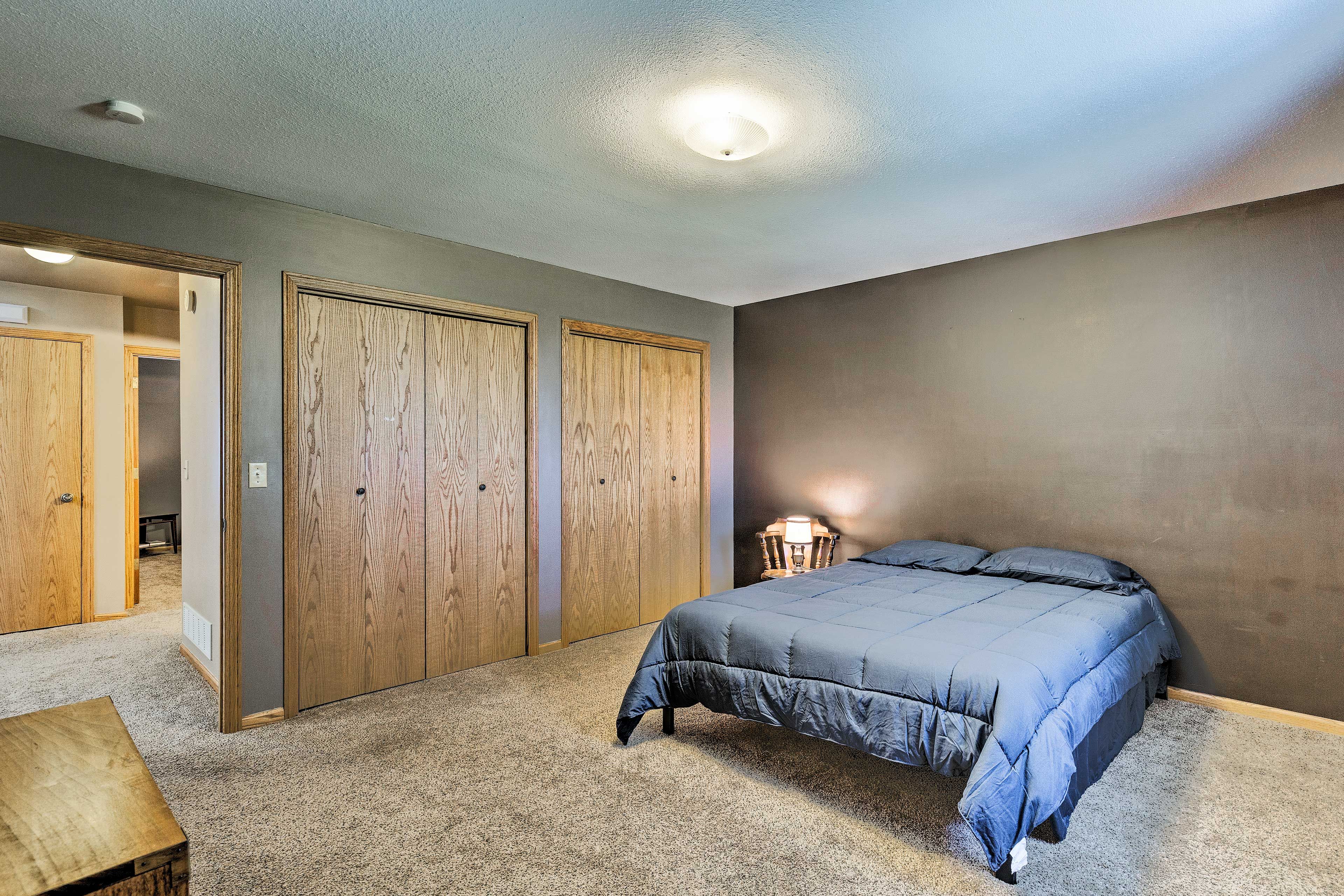 Bedroom 2 | Queen Bed