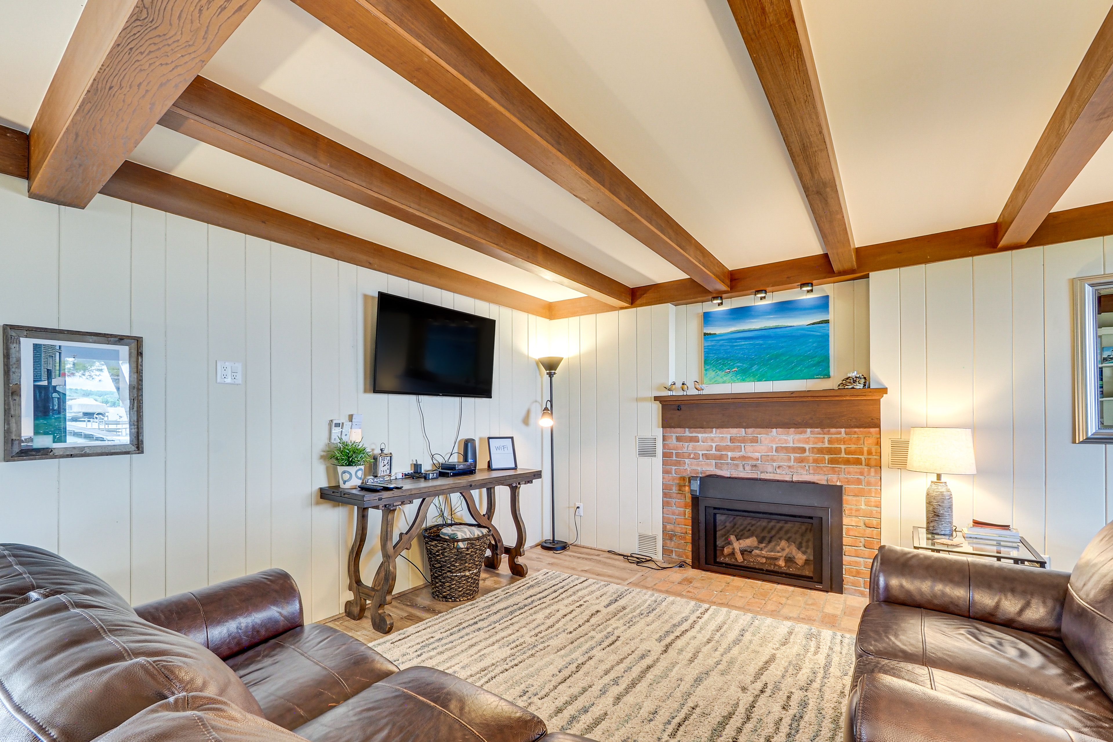 Living Room | Gas Fireplace