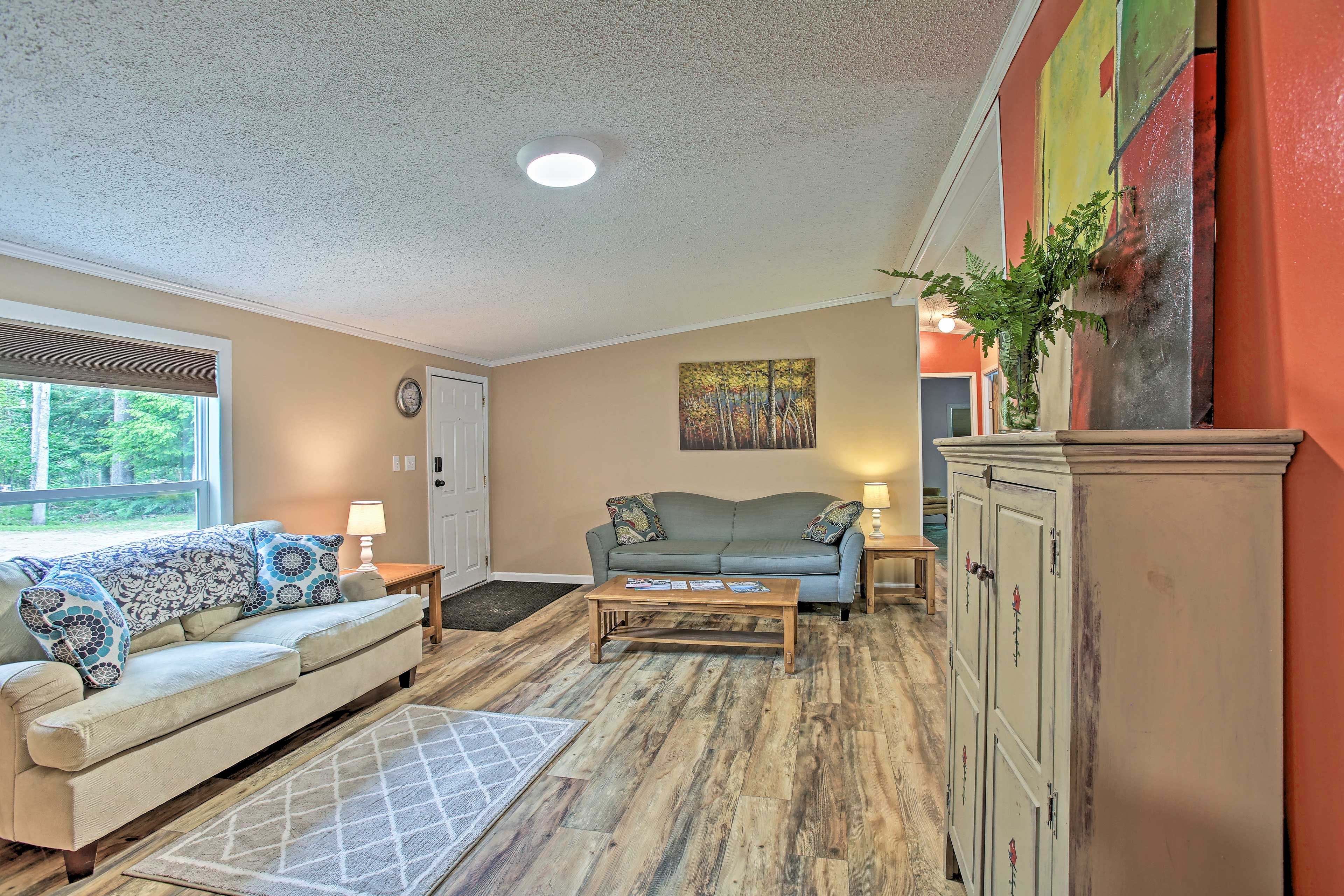 Lounge on the couches as you host a movie marathon with the flat-screen TV.