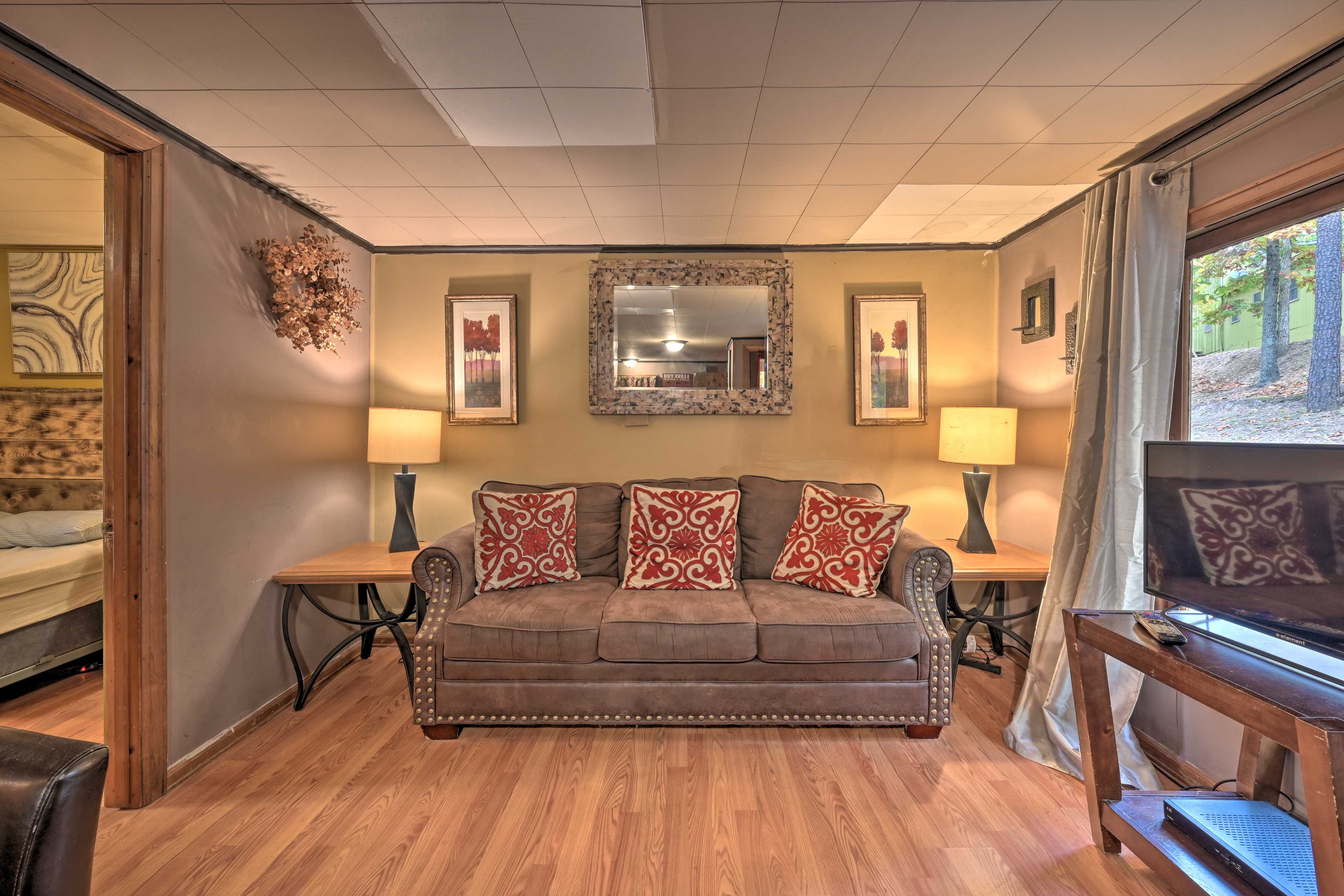 Living Room | Cable TV