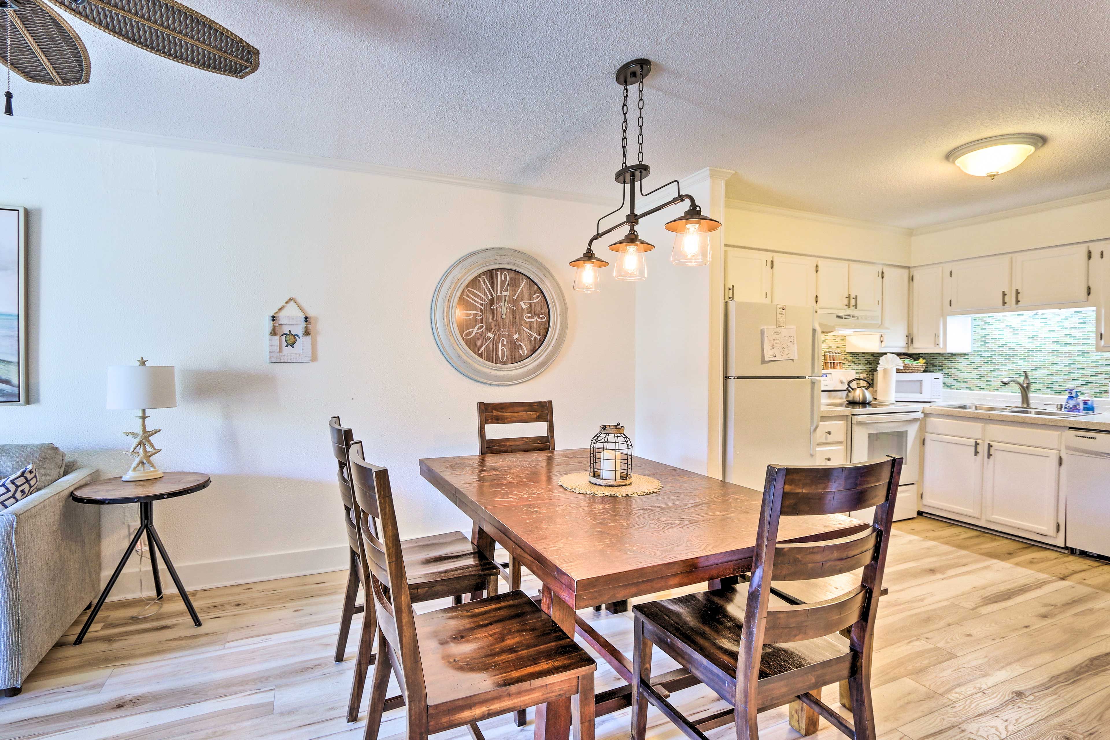 Dining Area | Dishware/Flatware