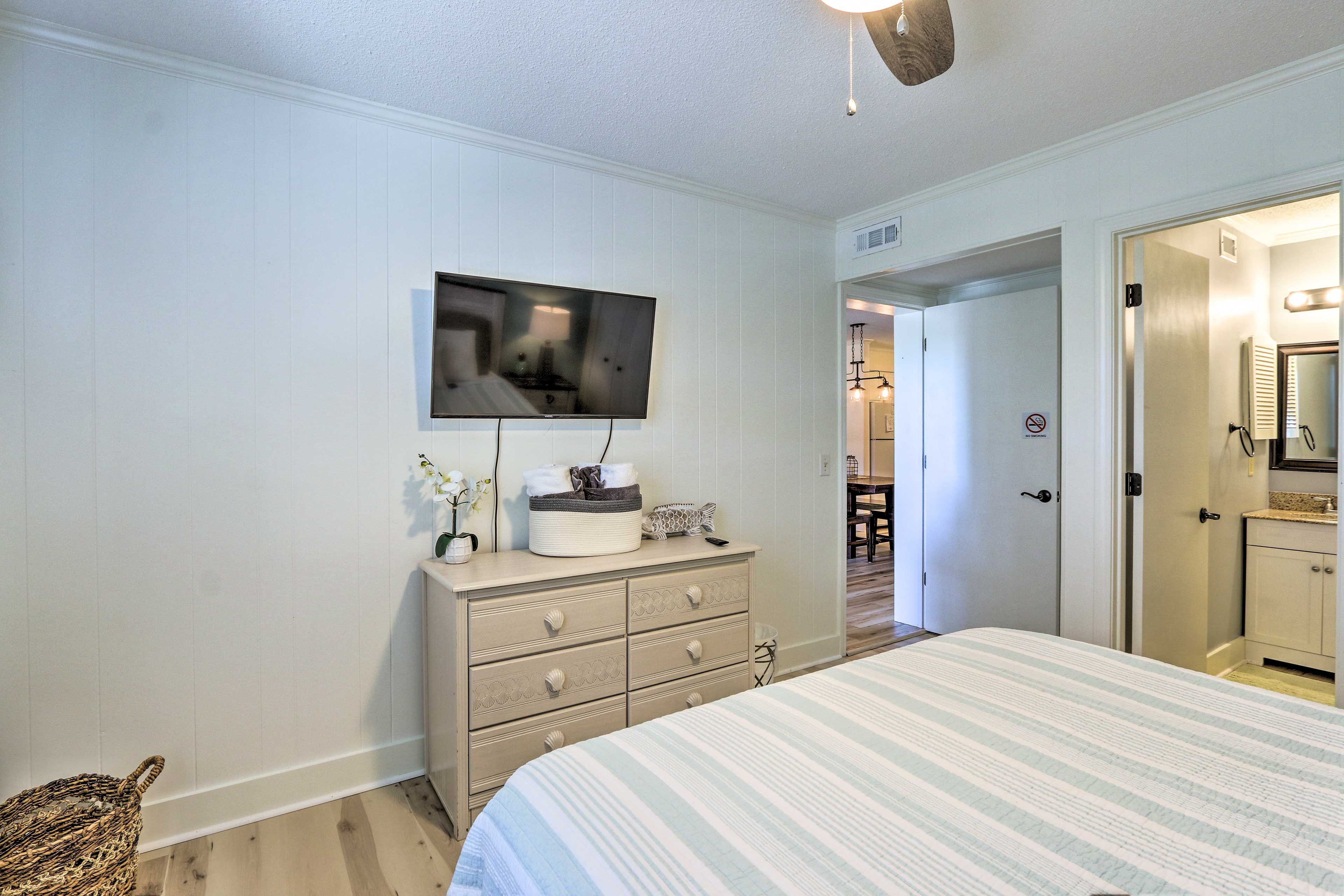 Bedroom 1 | Flat-Screen TV