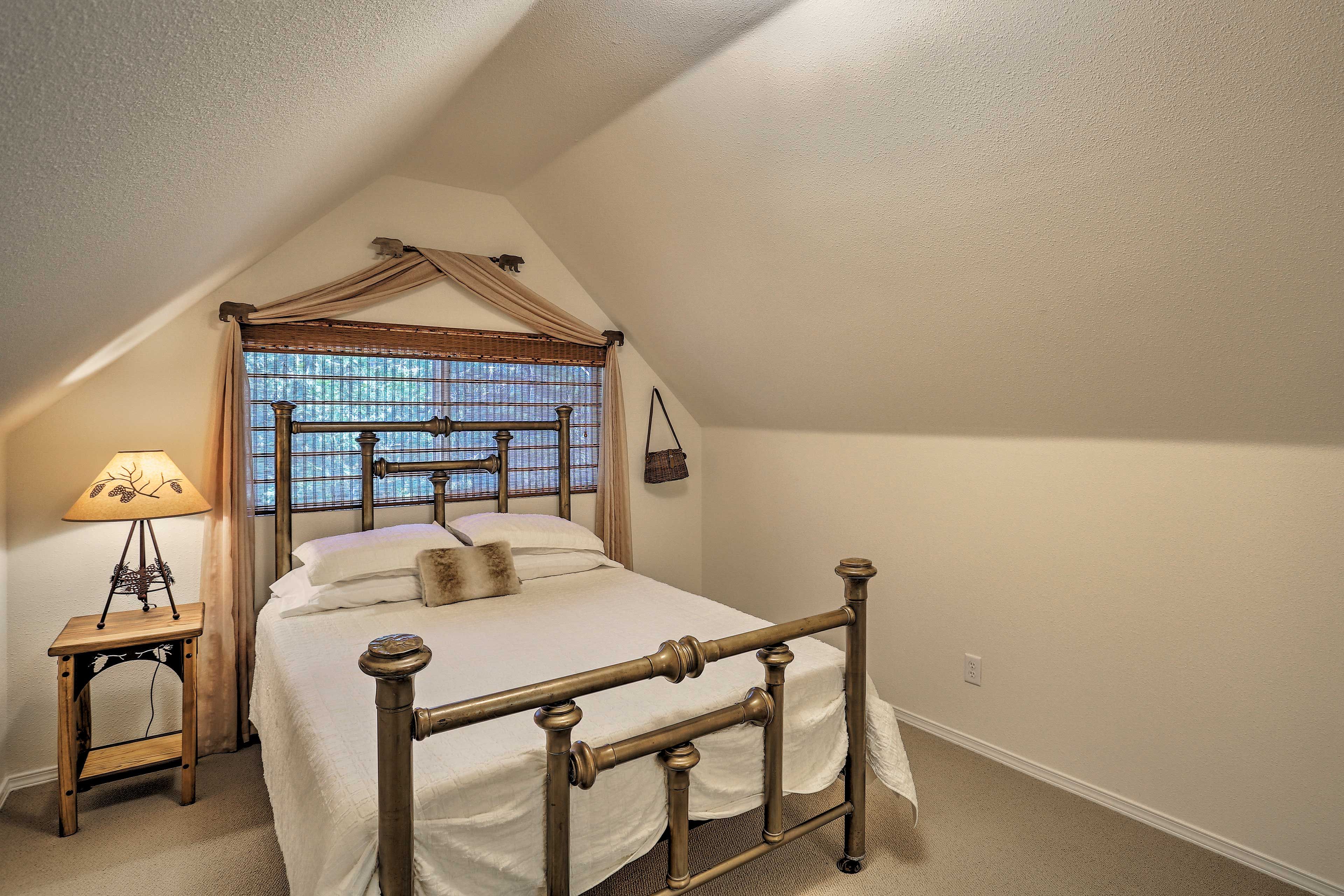 Bedroom 2 | Queen Bed | 2nd Floor