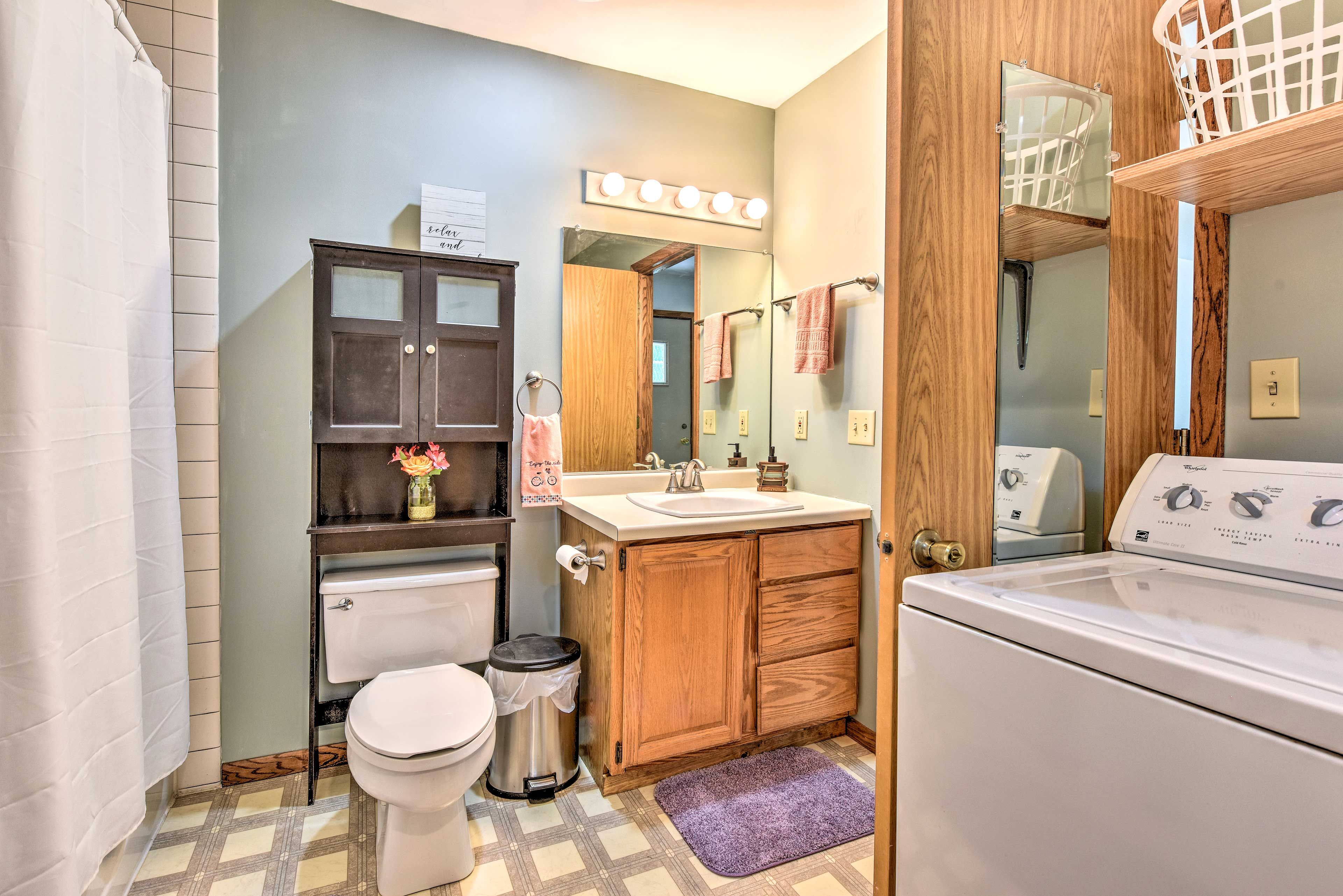 Full Bathroom | Washer & Dryer | Towels & Linens Provided