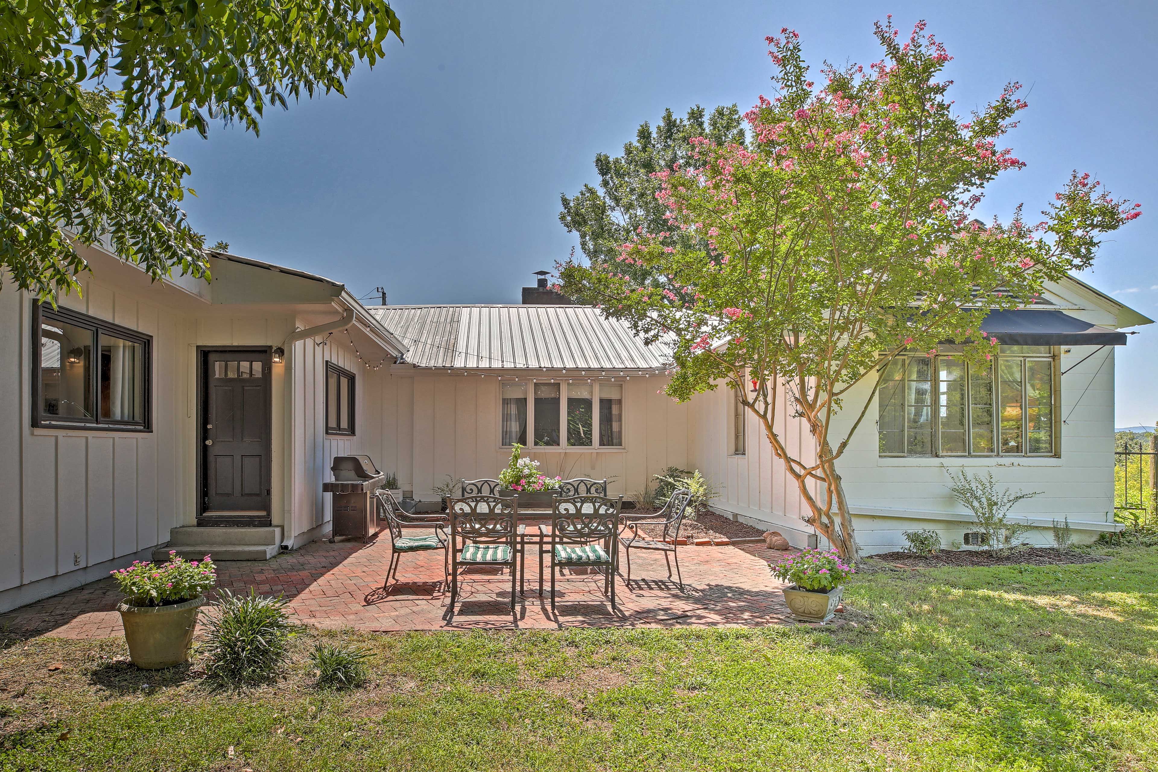 Patio | Outdoor Dining | Gas Grill