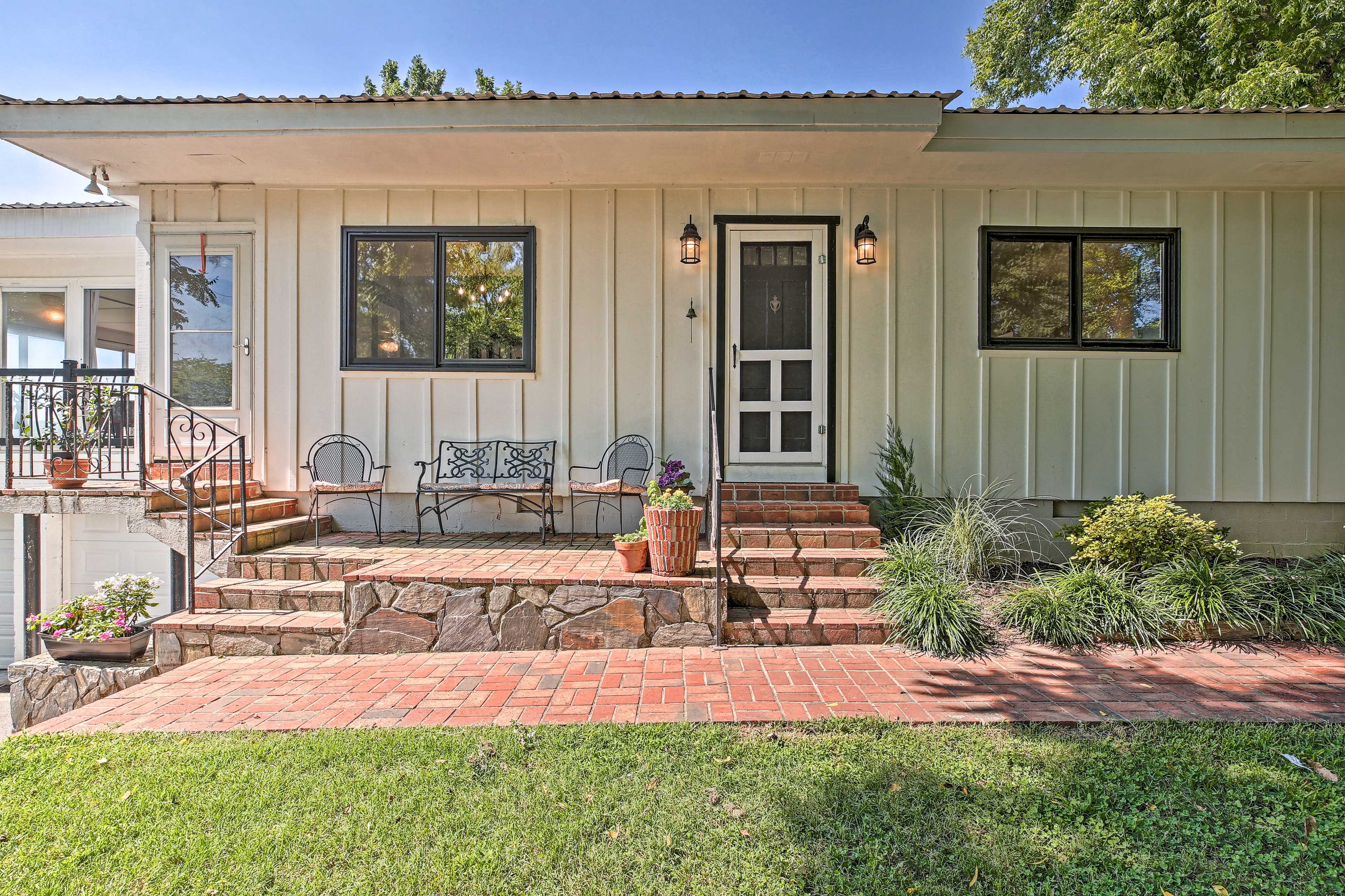 Summerville Vacation Rental | 4BR | 2BA | 2,266 Sq Ft | Stairs Required