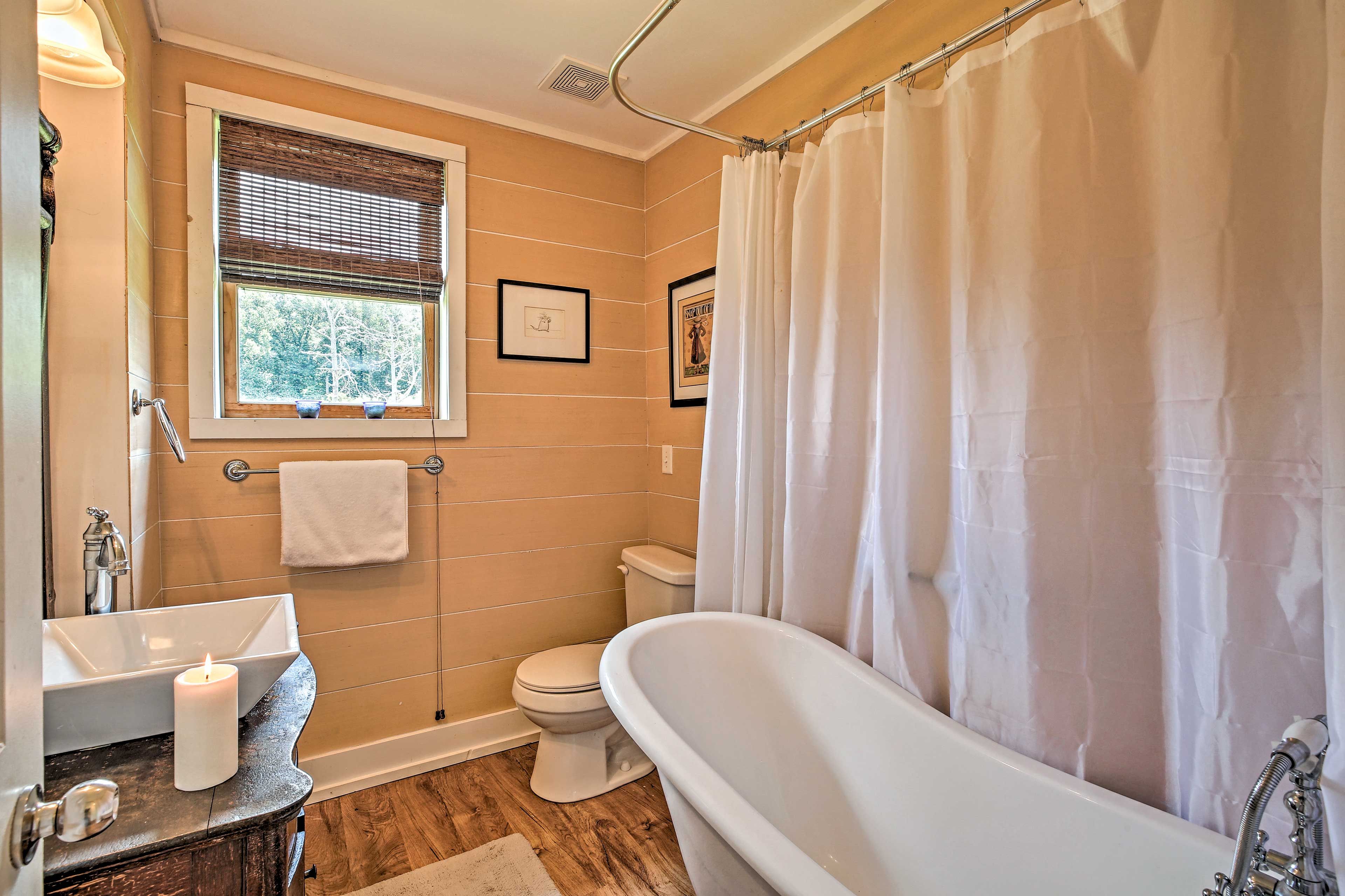 Full Bathroom
