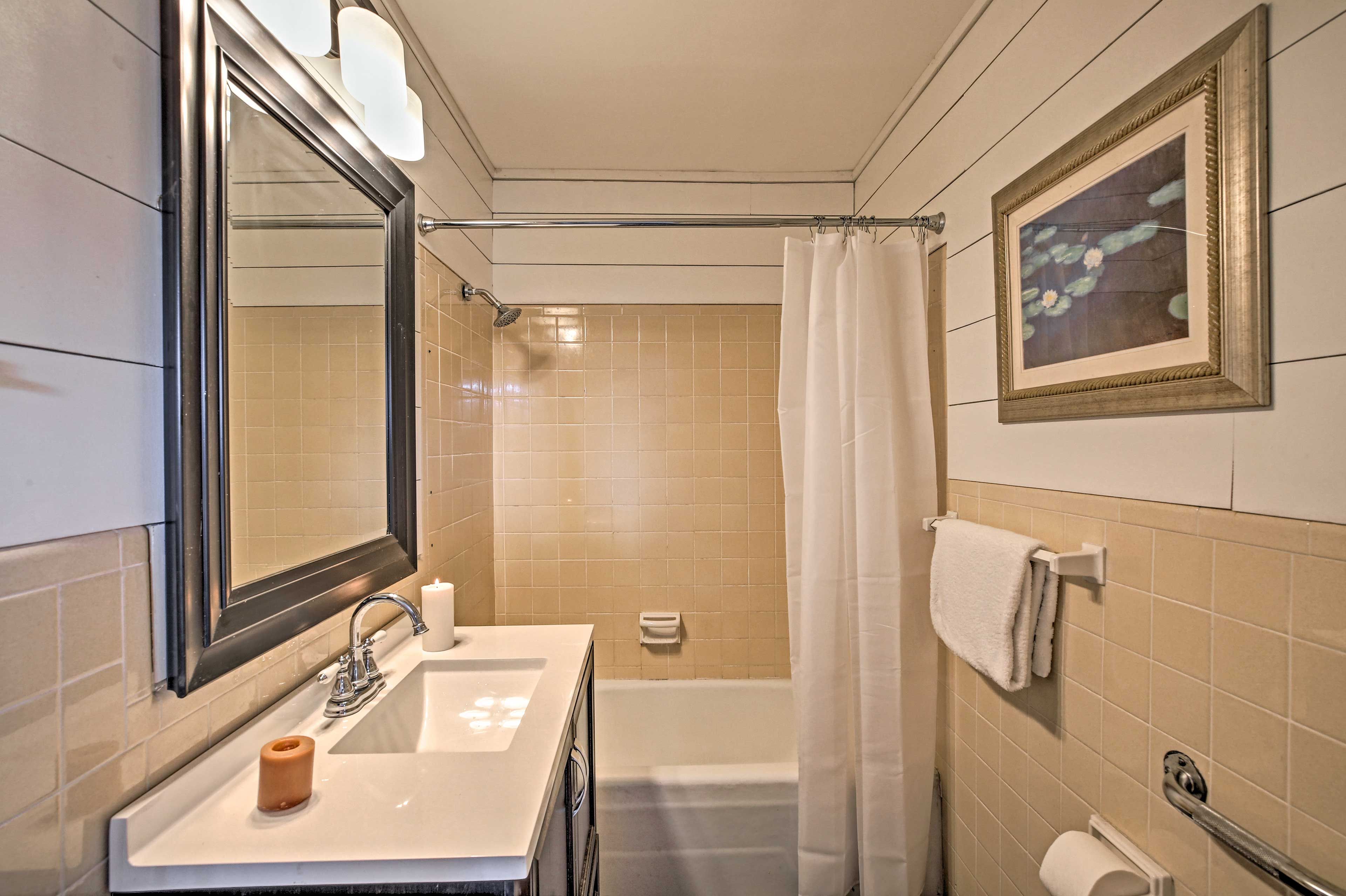 Full Bathroom | Towels & Linens Provided