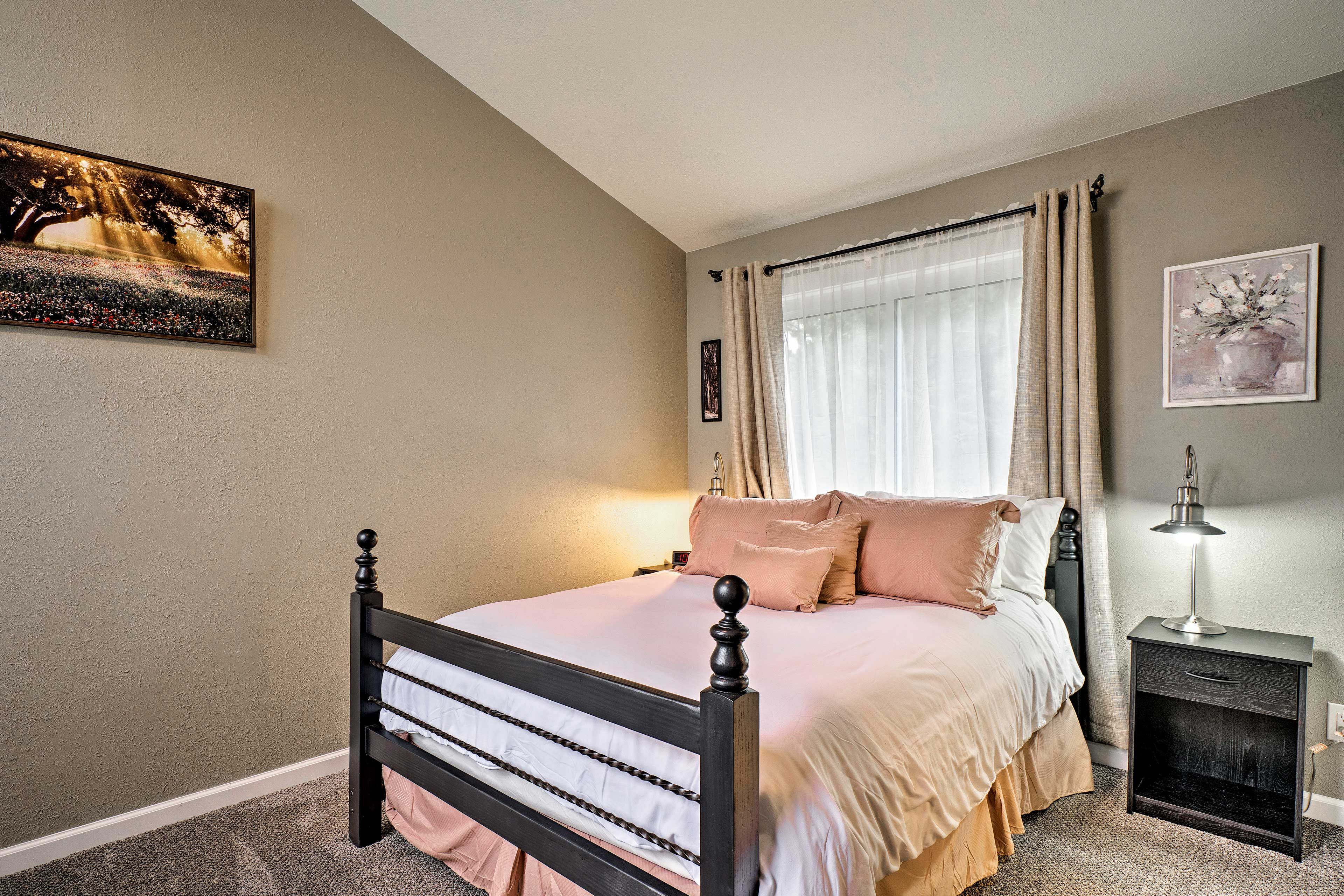 Bedroom 2 | Queen Bed | En-Suite Bathroom