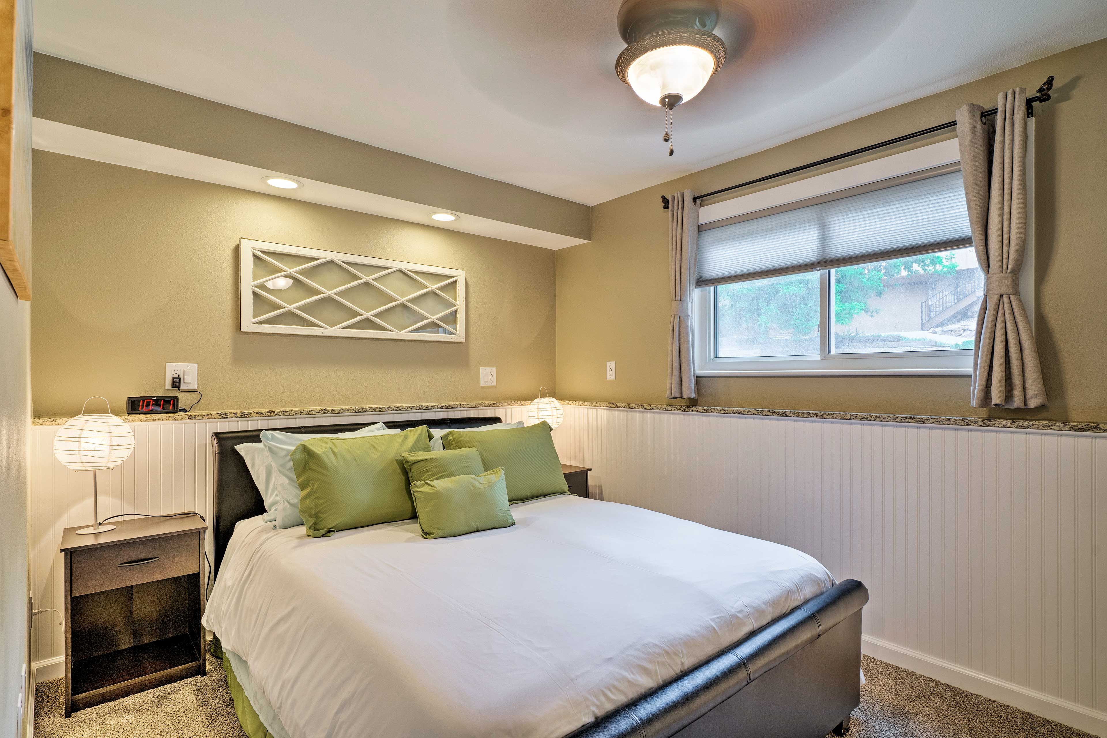 Bedroom 3 | Queen Bed