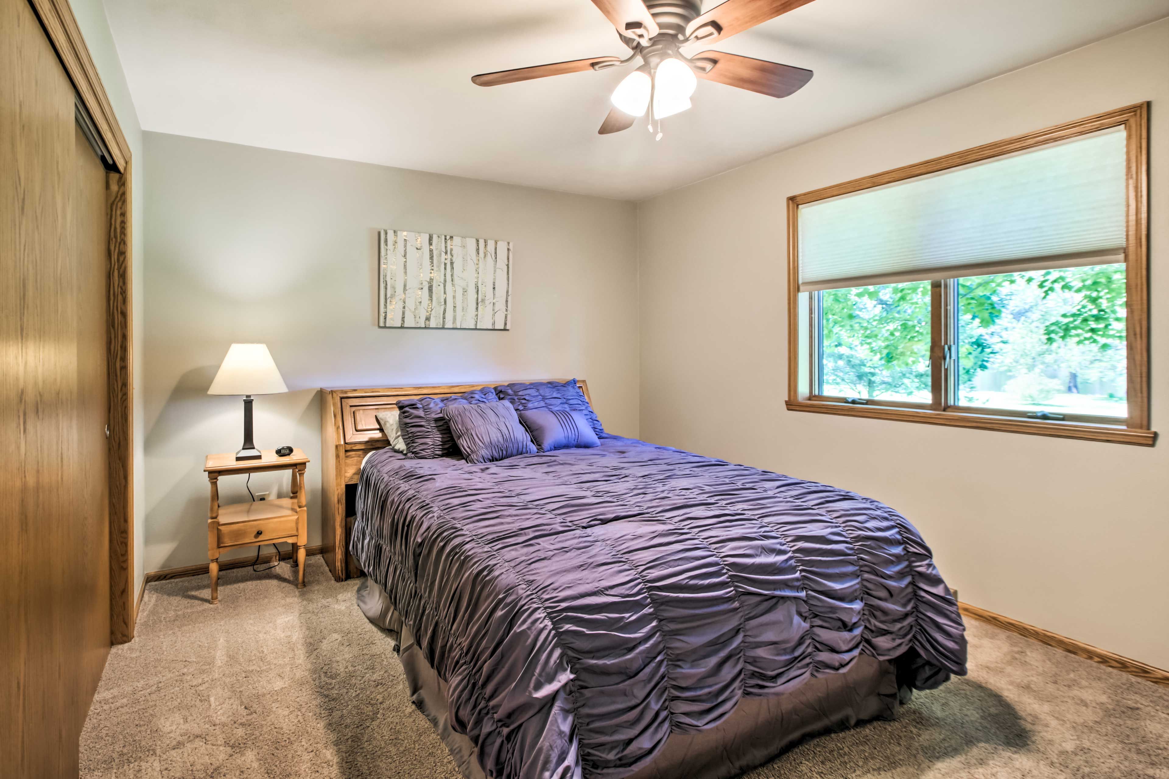 Bedroom 3 | Queen Bed