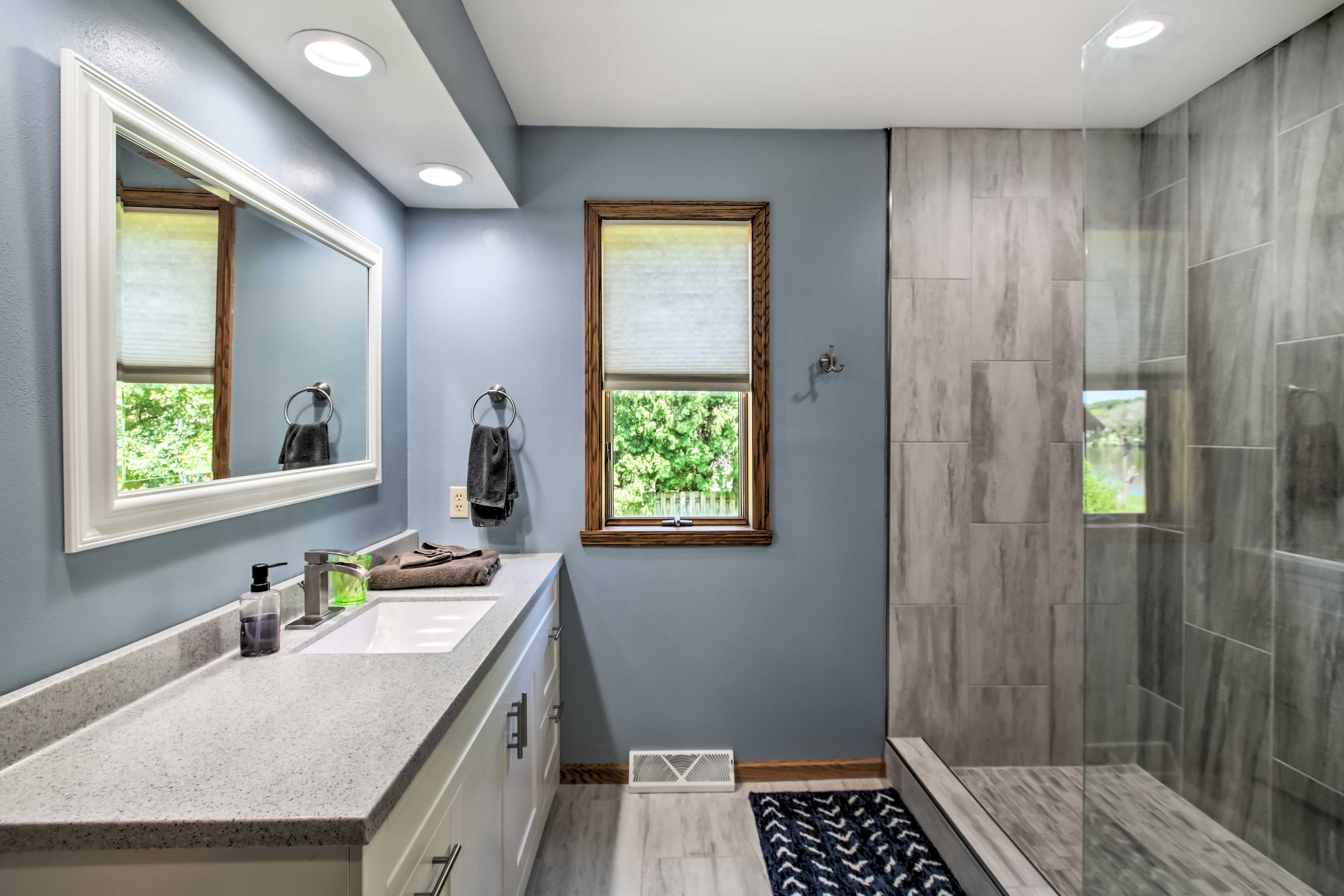 En-Suite Bathroom | Towels & Linens Provided
