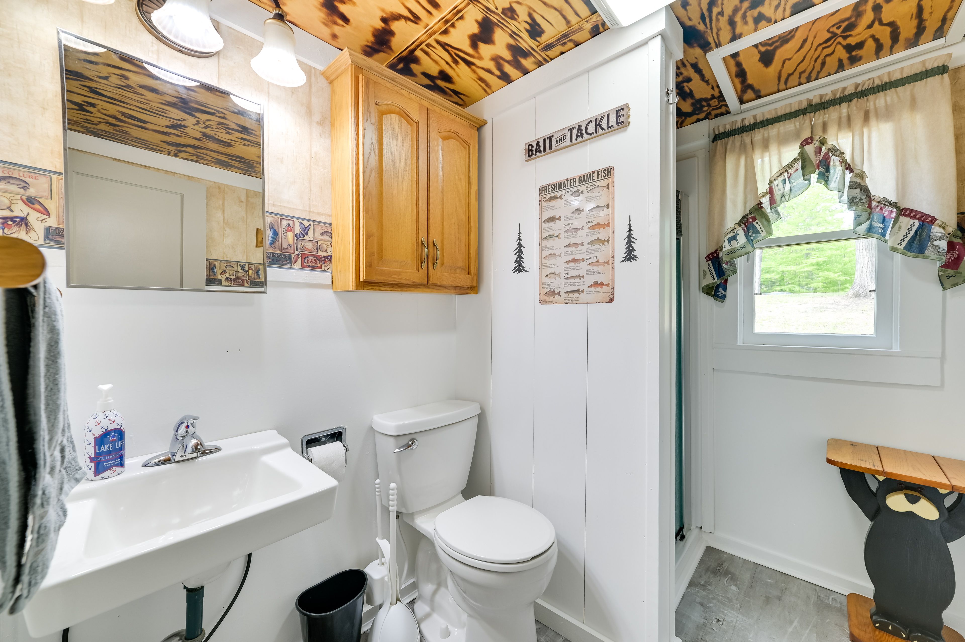 Full Bathroom