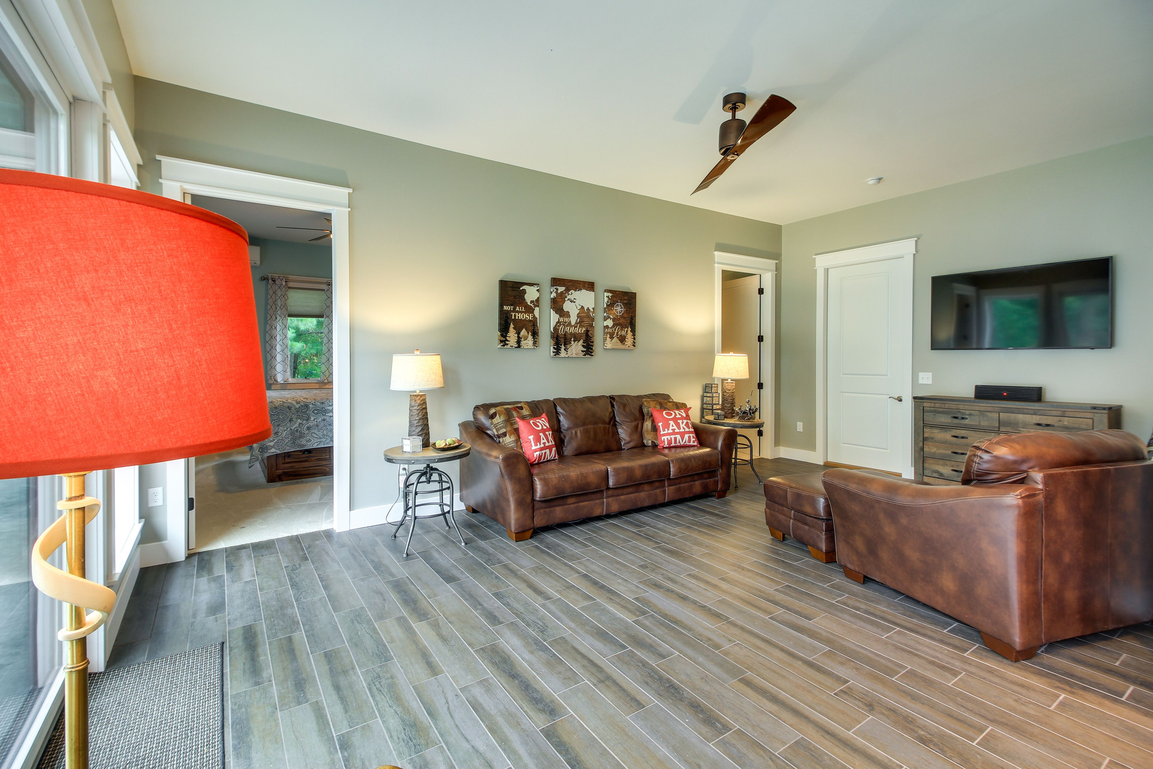 Living Room | Free WiFi | A/C