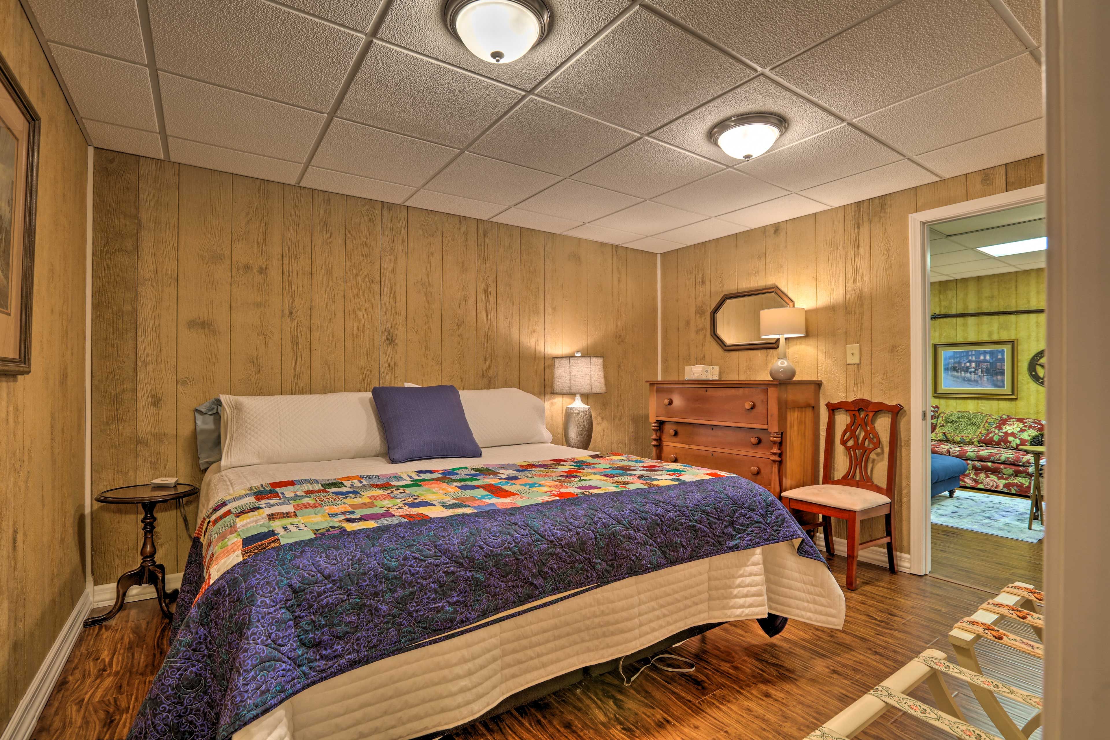 Bedroom 4 | Queen Bed