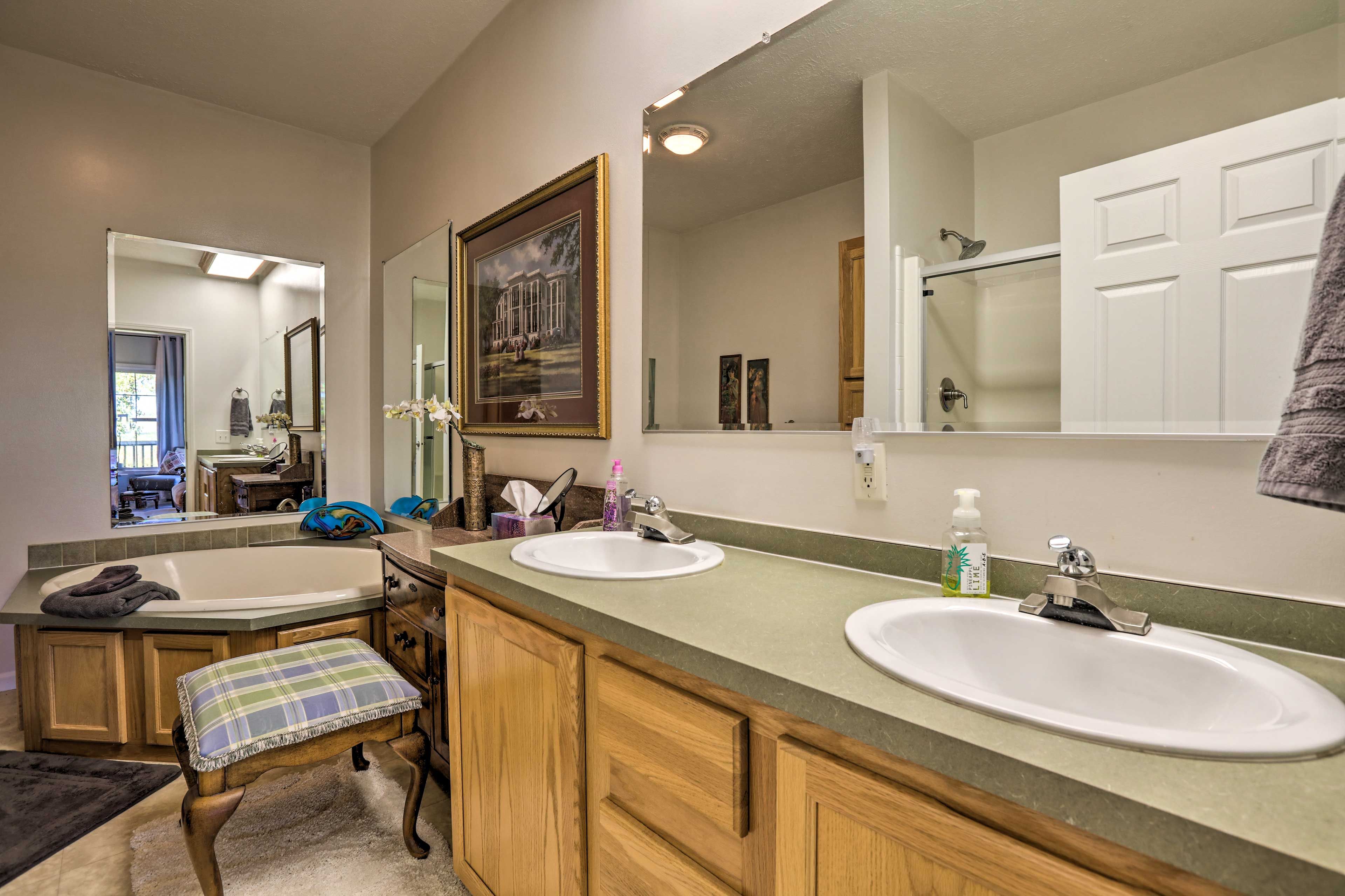En-Suite Bathroom | Towels Provided