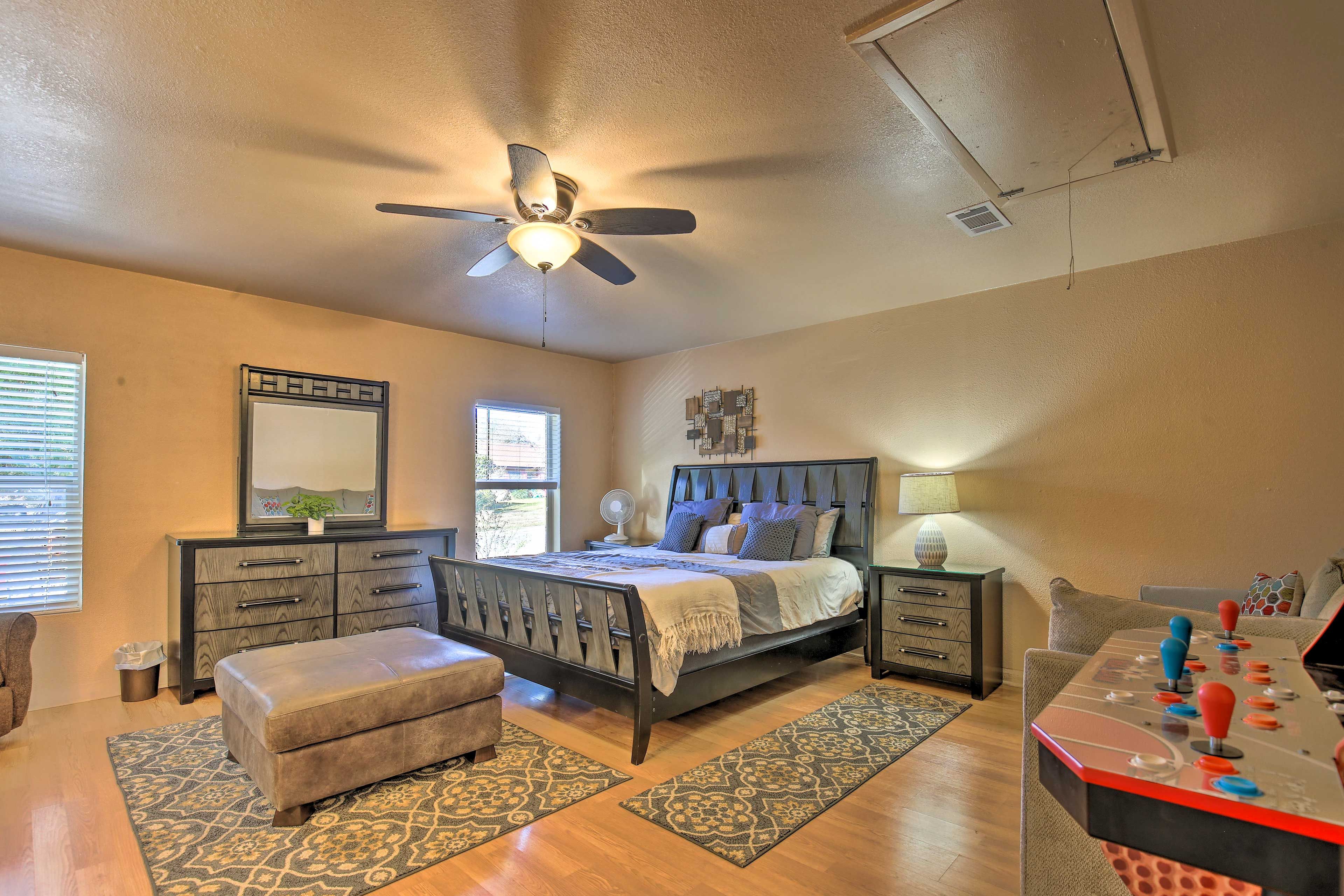 Bedroom 2 | King Bed