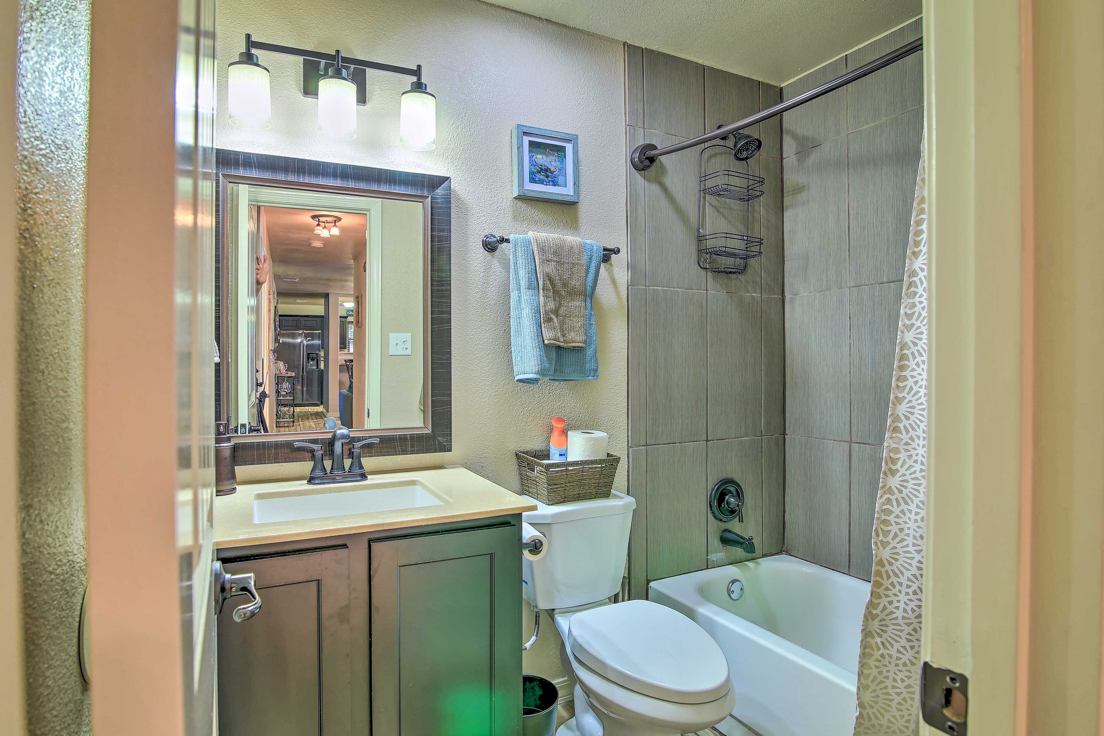 En-Suite Bathroom | Linens/Towels