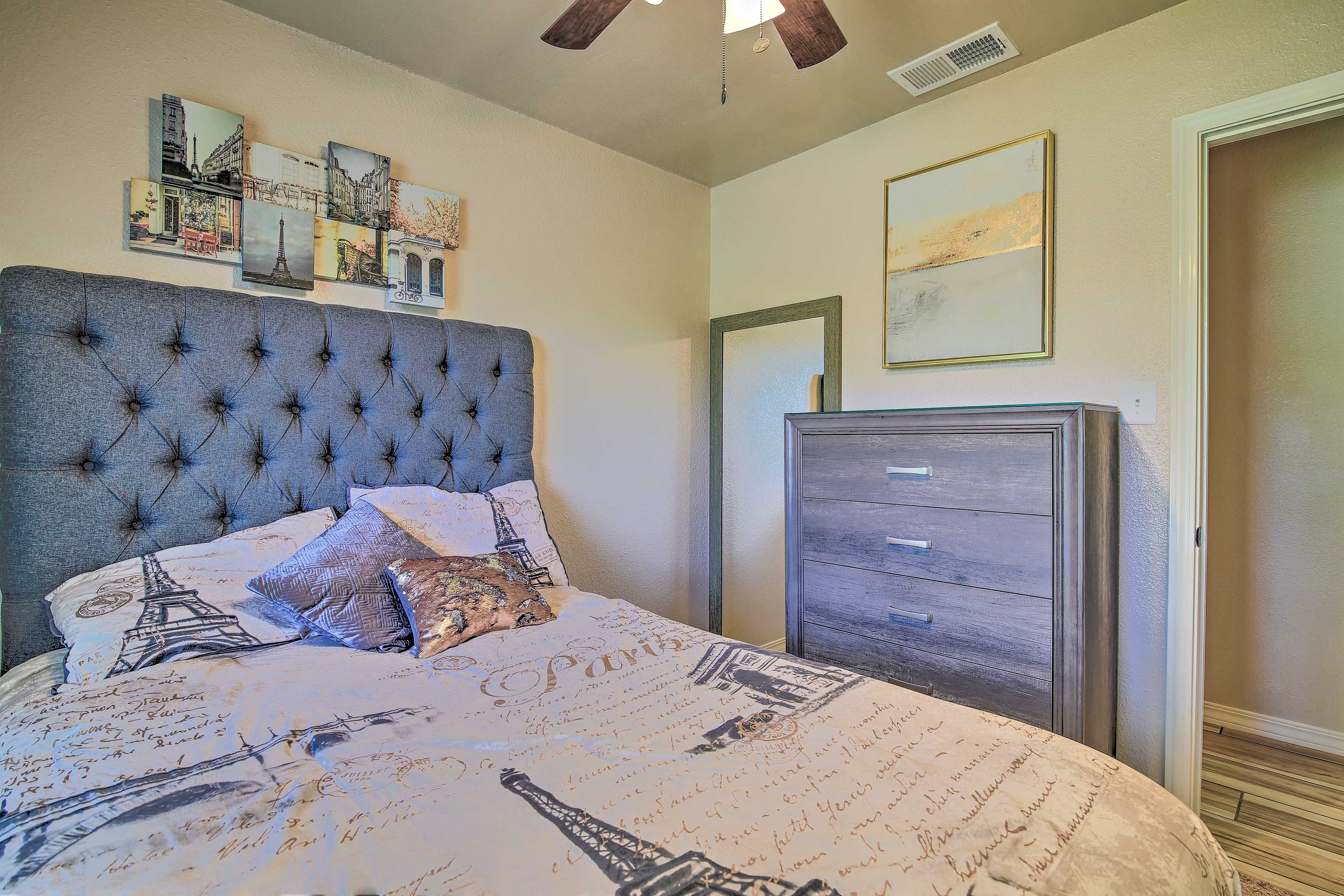 Bedroom 3 | Queen Bed