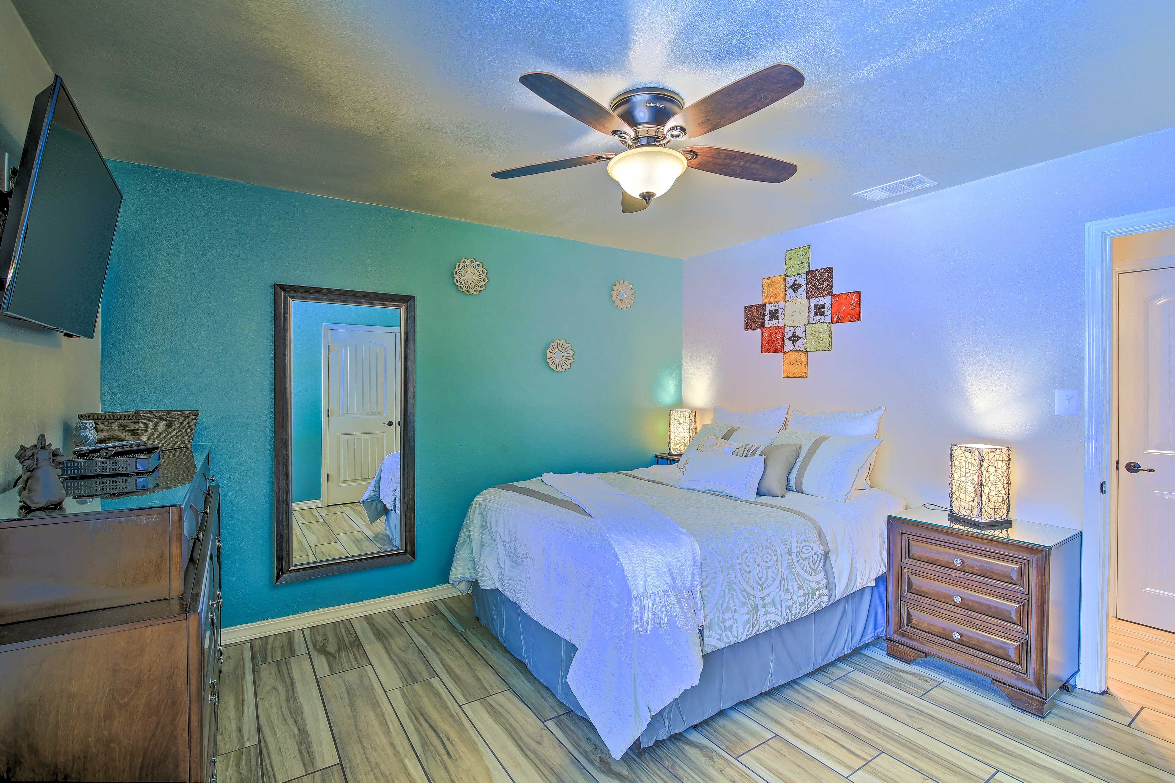 Bedroom 1 | Queen Bed
