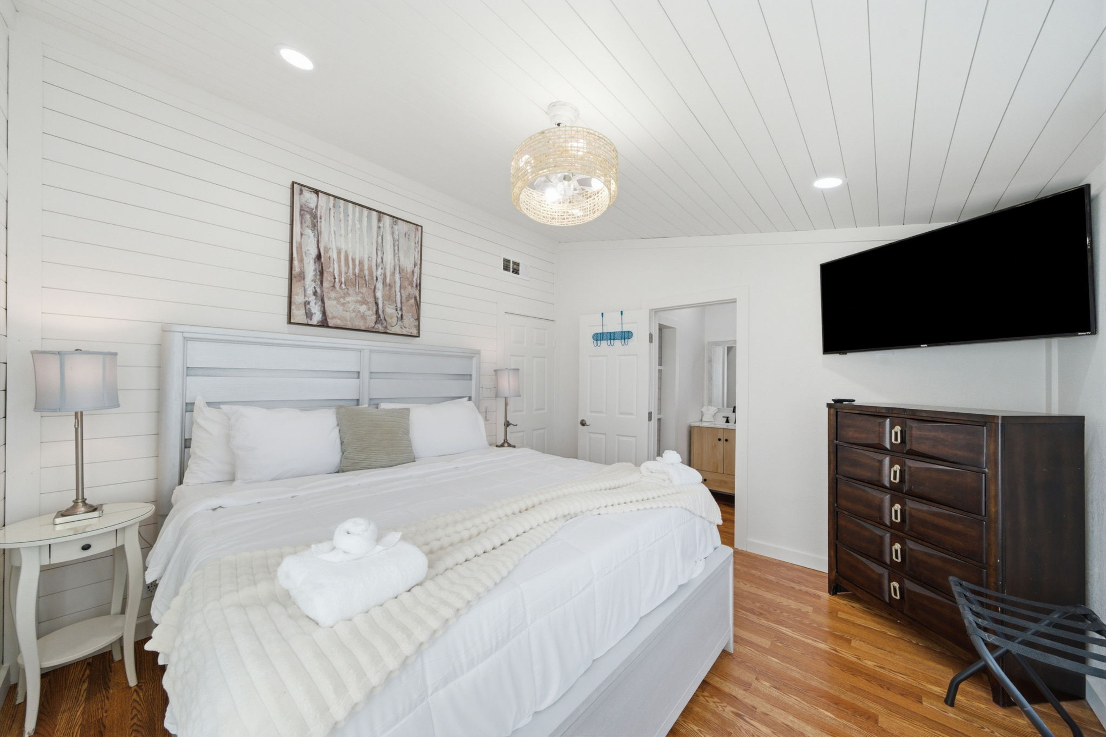 Bedroom 1 | King Bed | Linens Provided