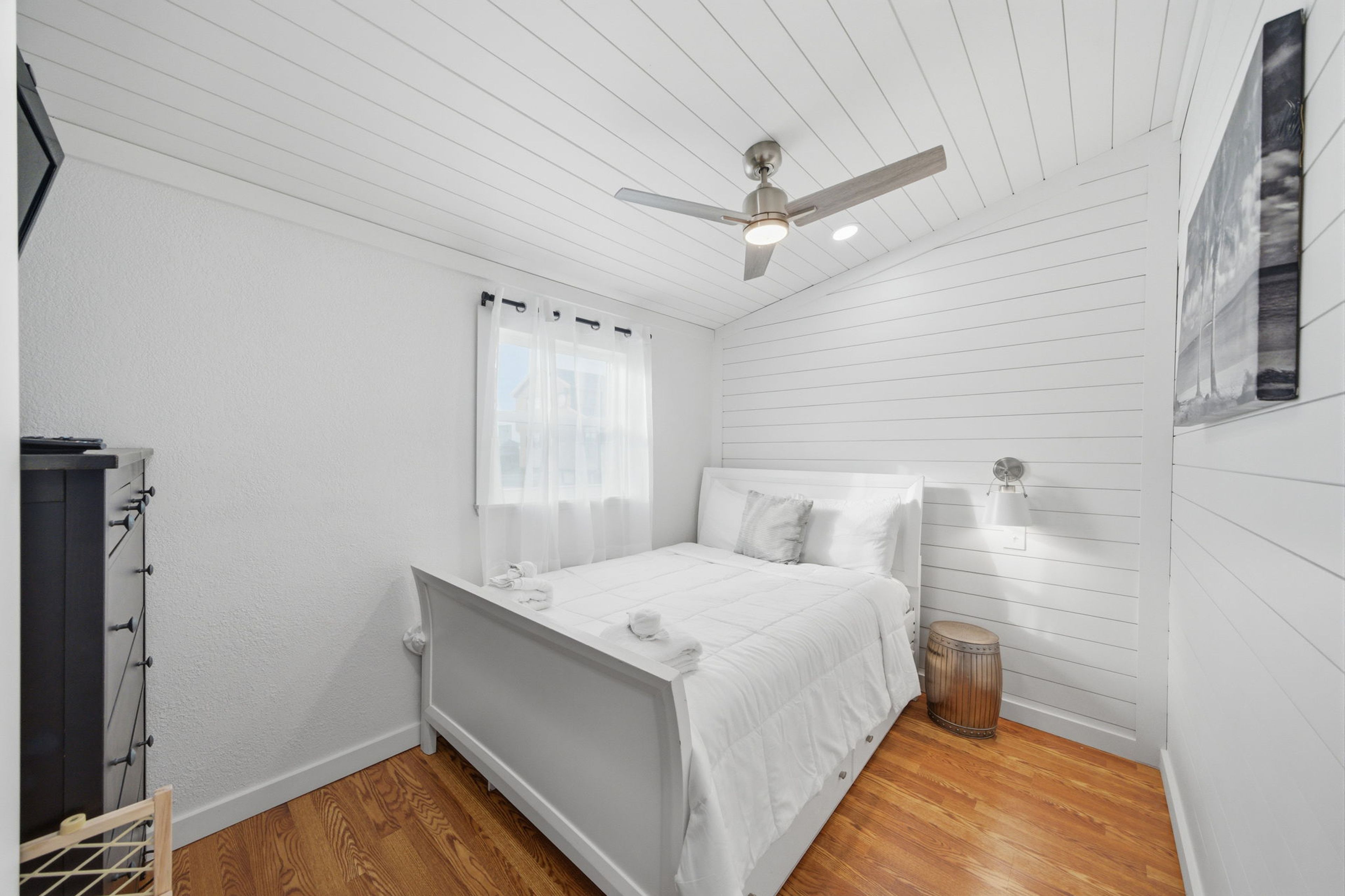 Bedroom 2 | Queen Bed | Free WiFi