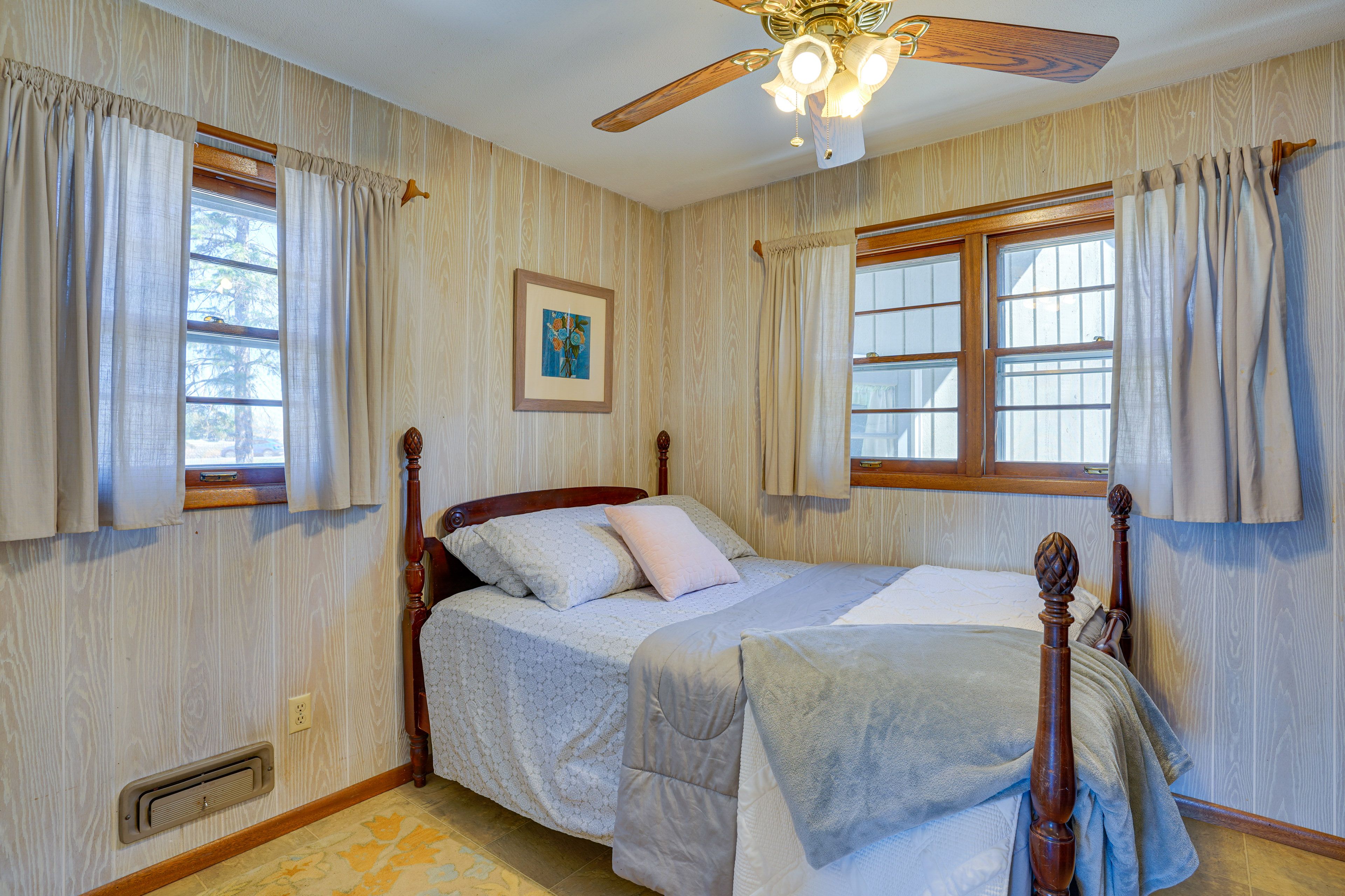 Bedroom 2 | Main Level | Queen Bed