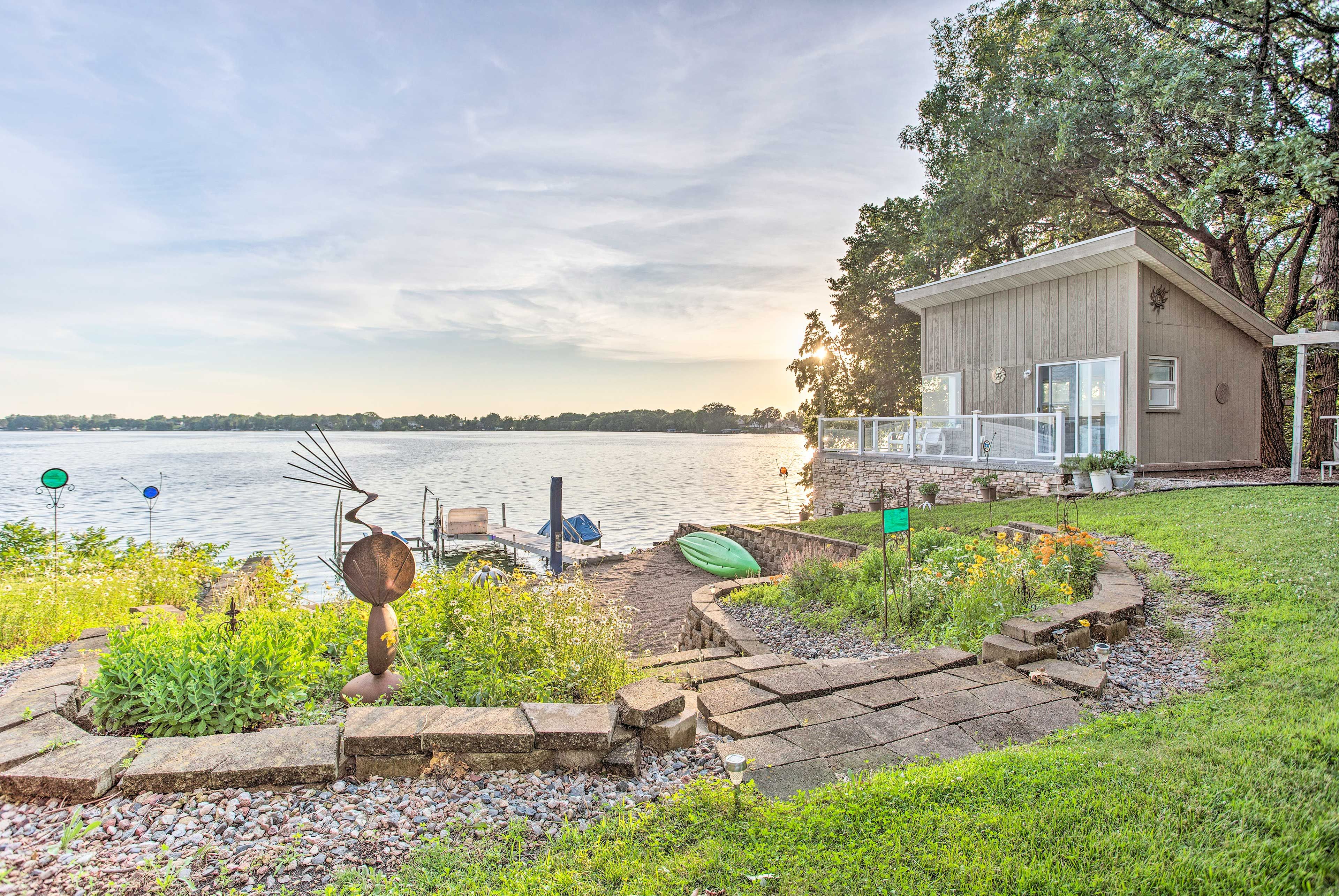 Private Yard | Kayak + Canoe | Boat Dock