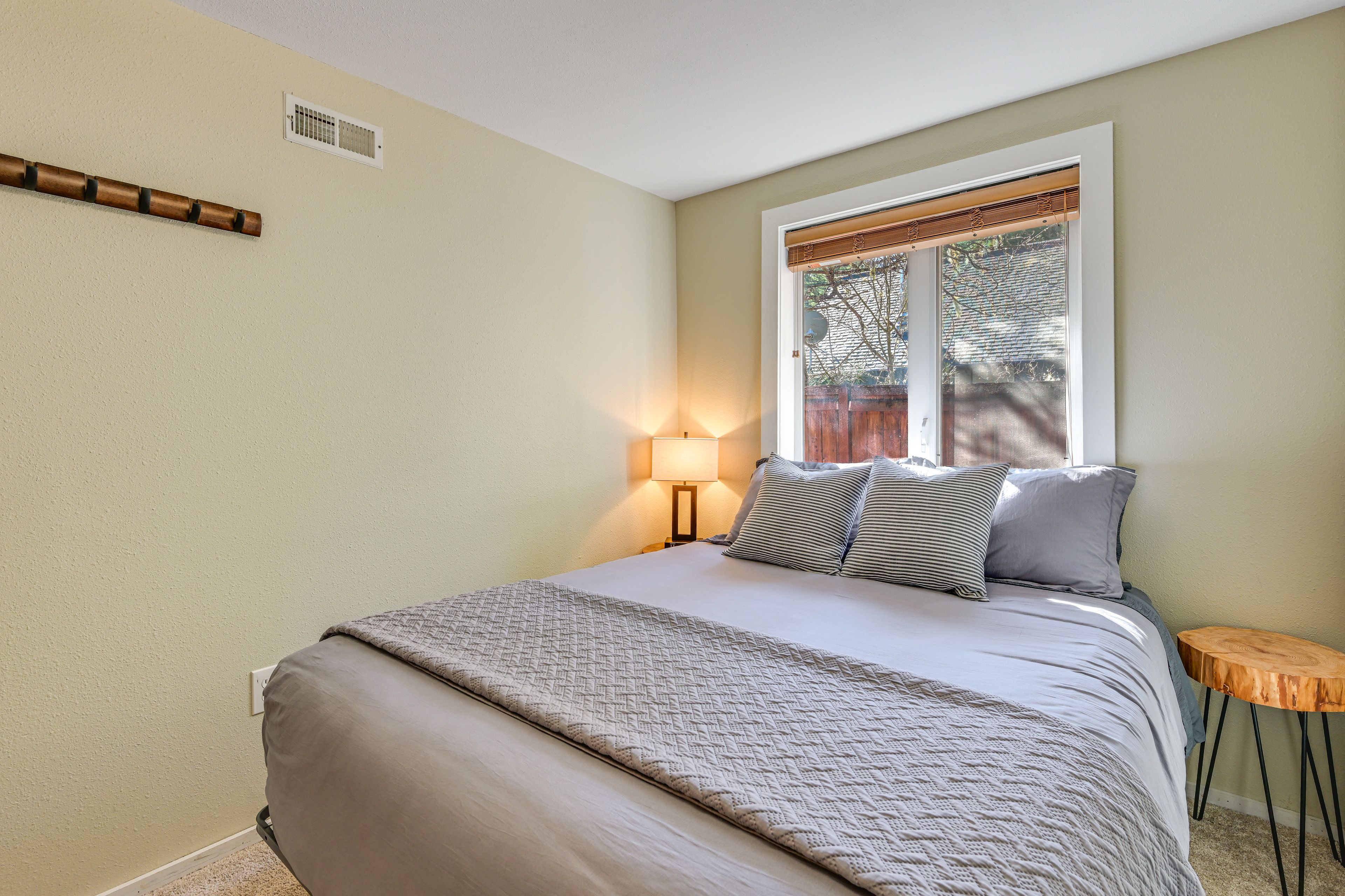 Bedroom 1 | Queen Bed