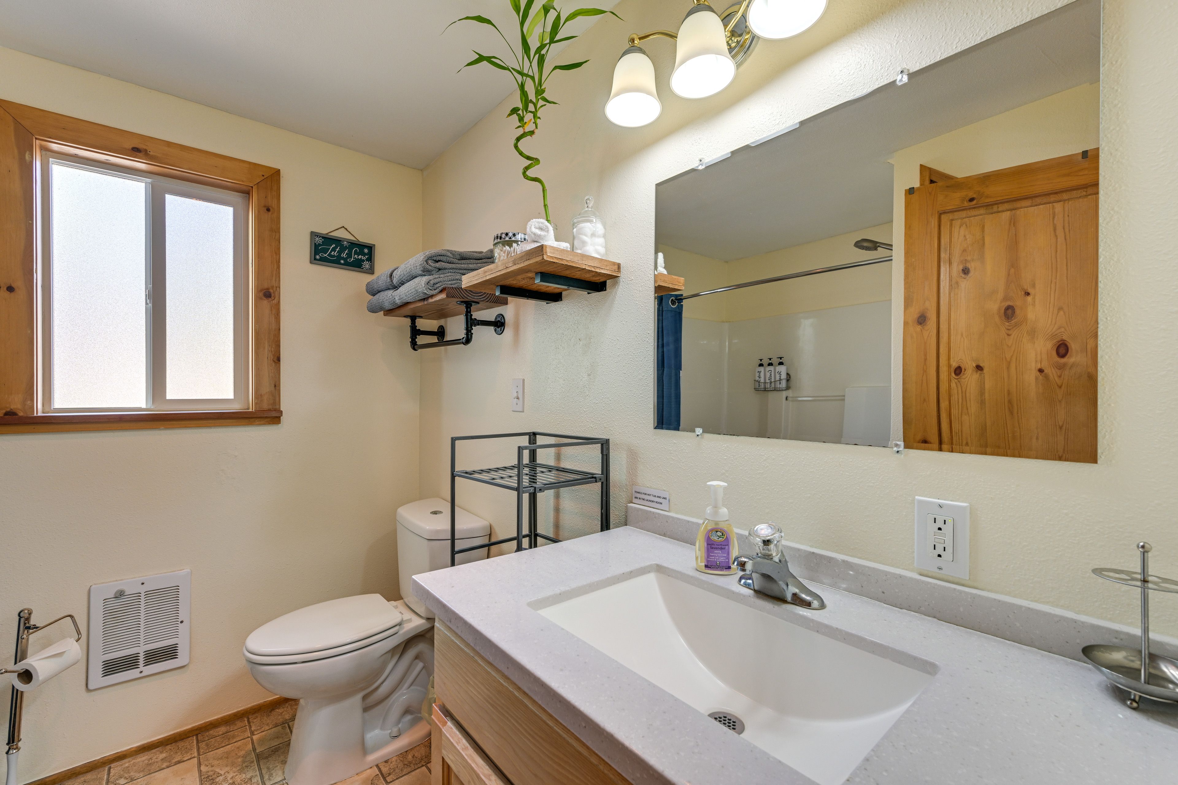 Bathroom | Towels/Linens | Complimentary Toiletries