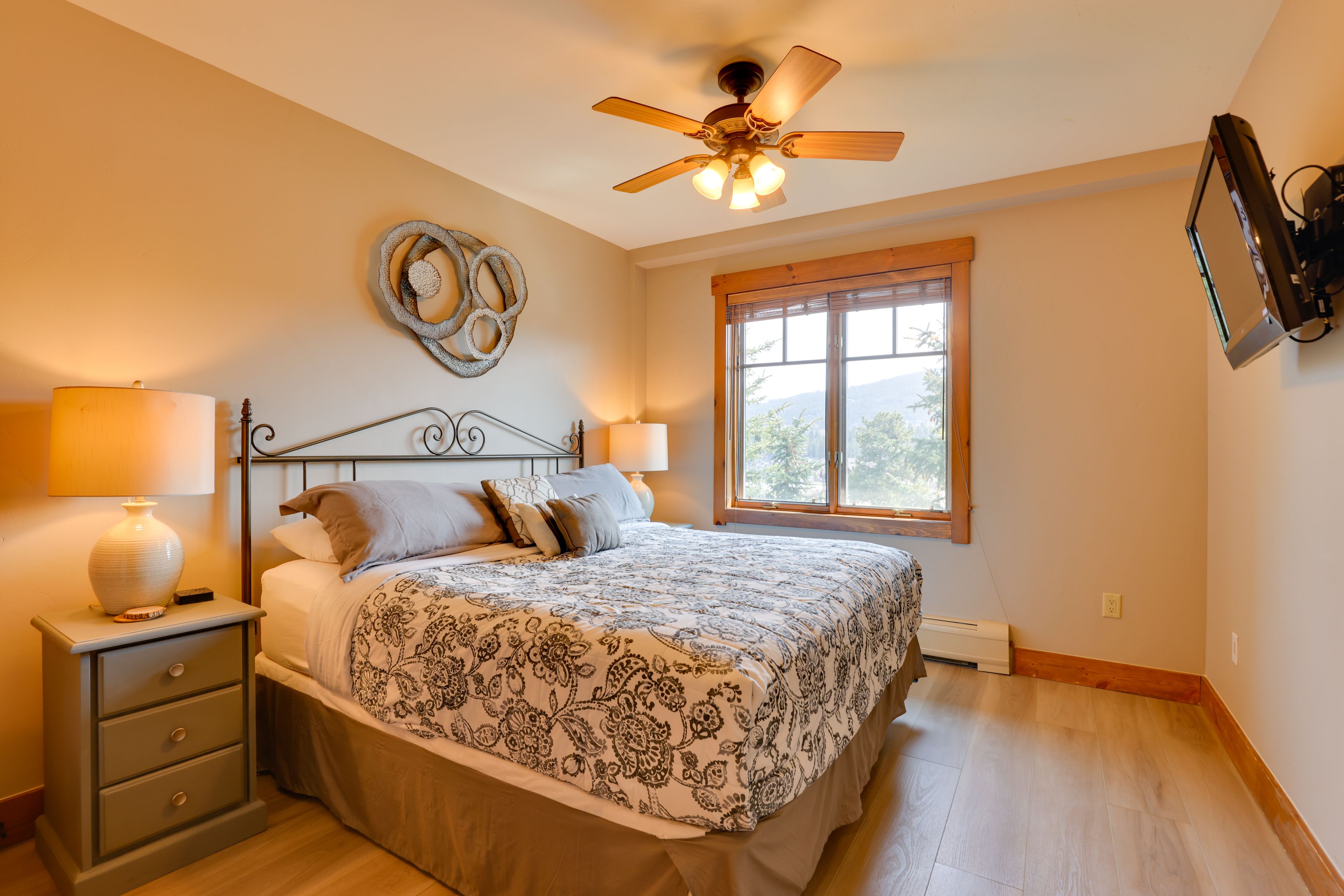 Bedroom 1 | King Bed | En-Suite Bathroom