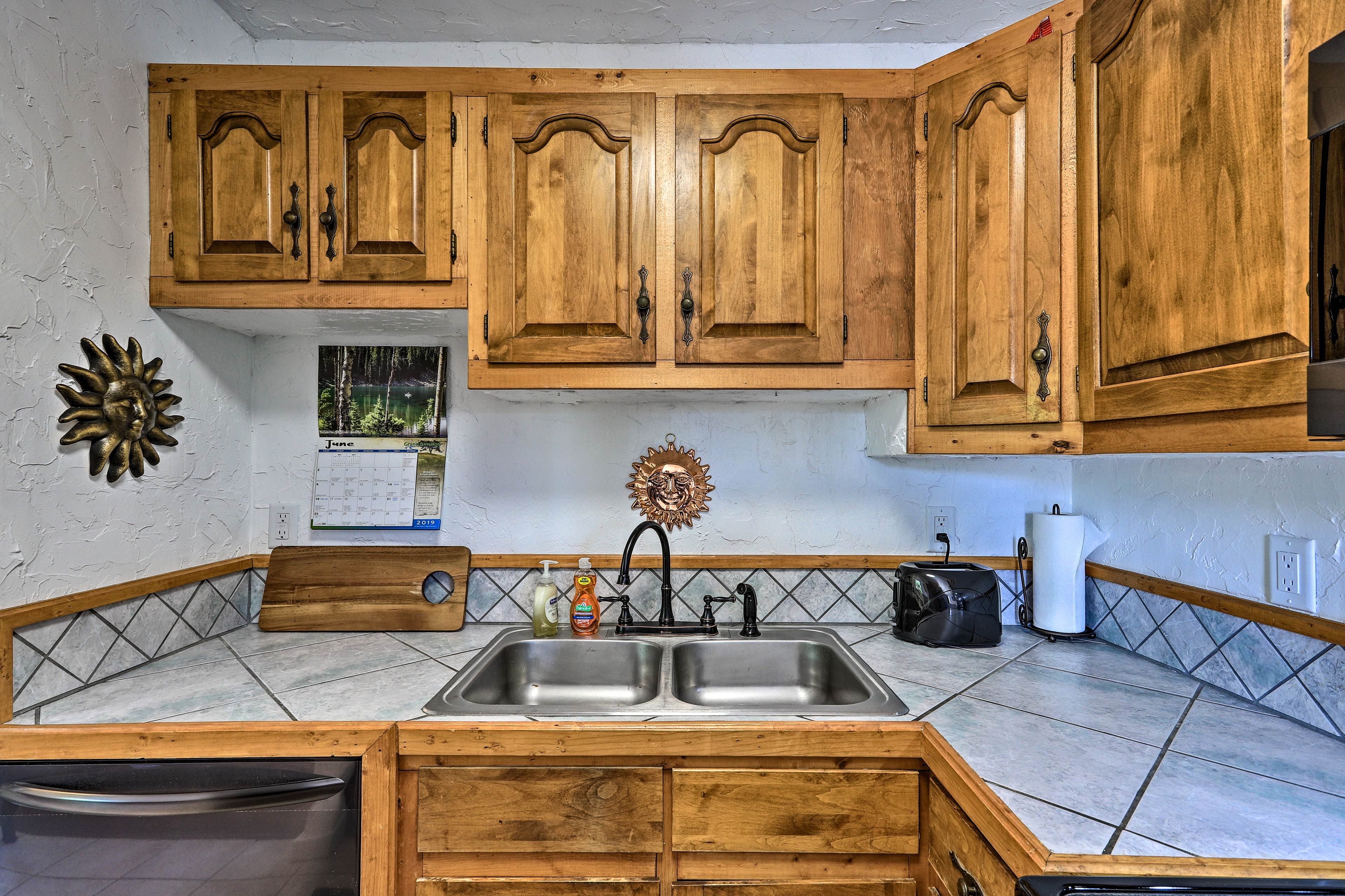 Cleanup is easy thanks to the double sink and dishwasher.