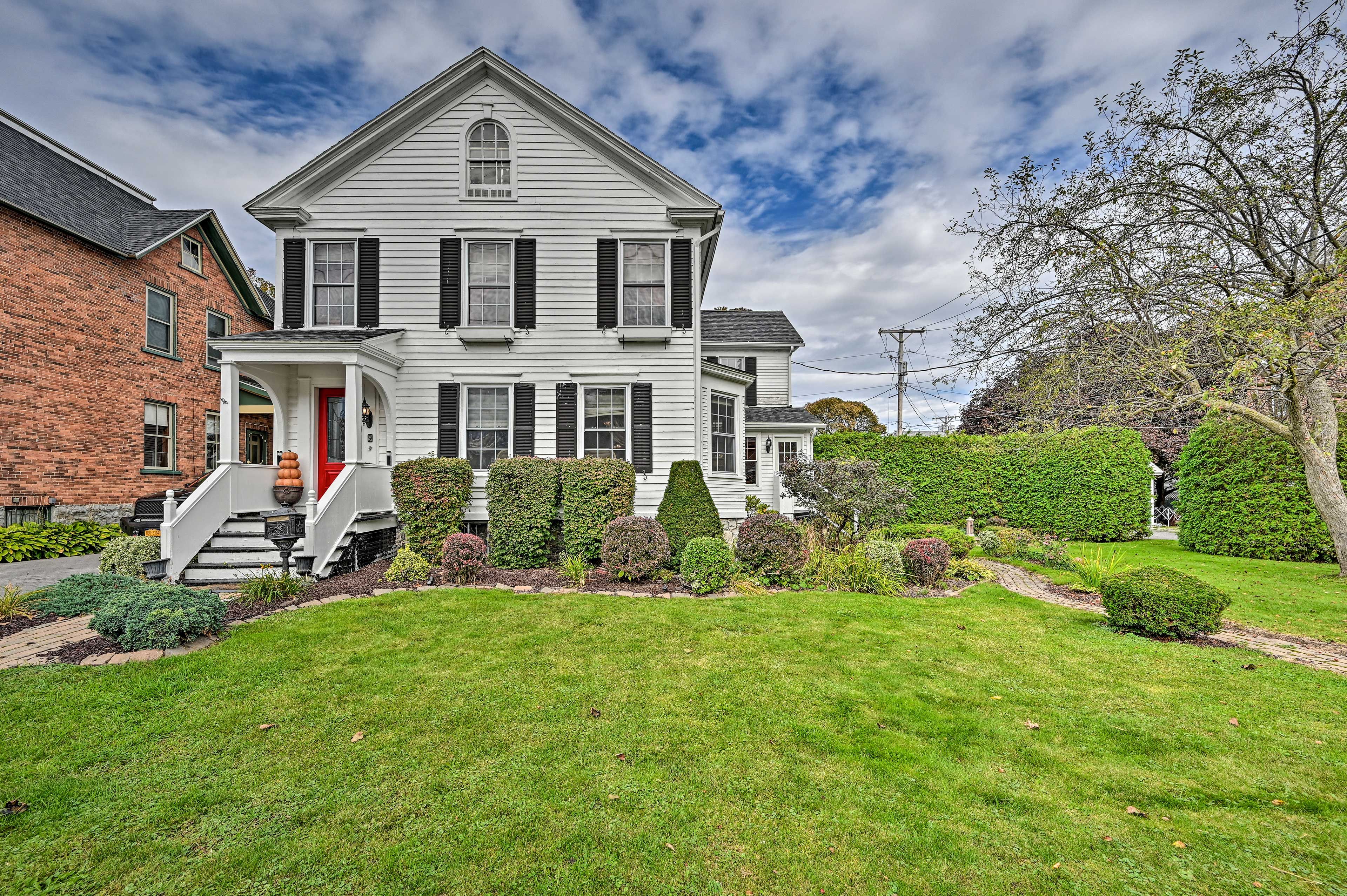 Exterior | 2 Blocks to Lake Champlain | Driveway Parking (3 Vehicles)