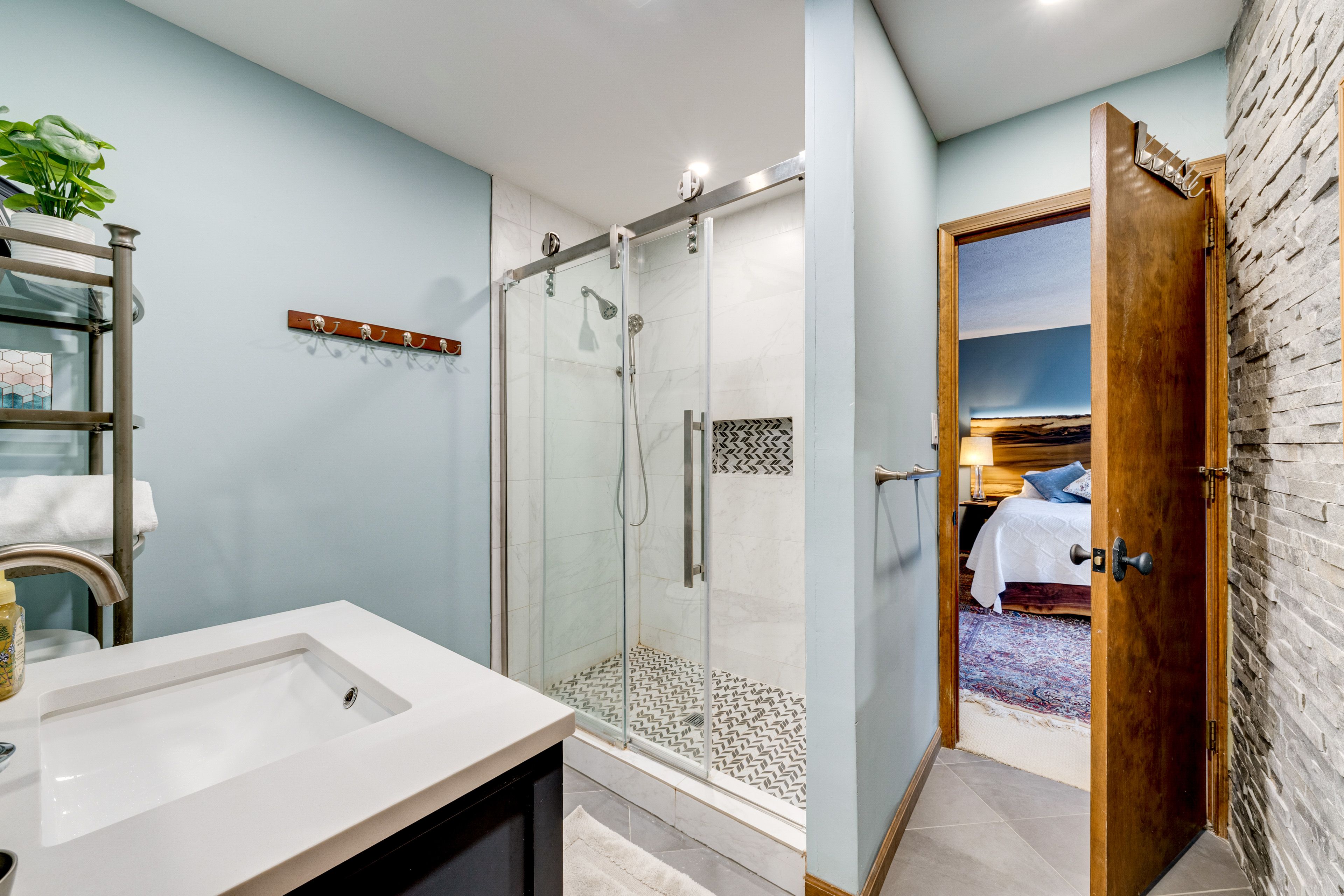 Full Bathroom