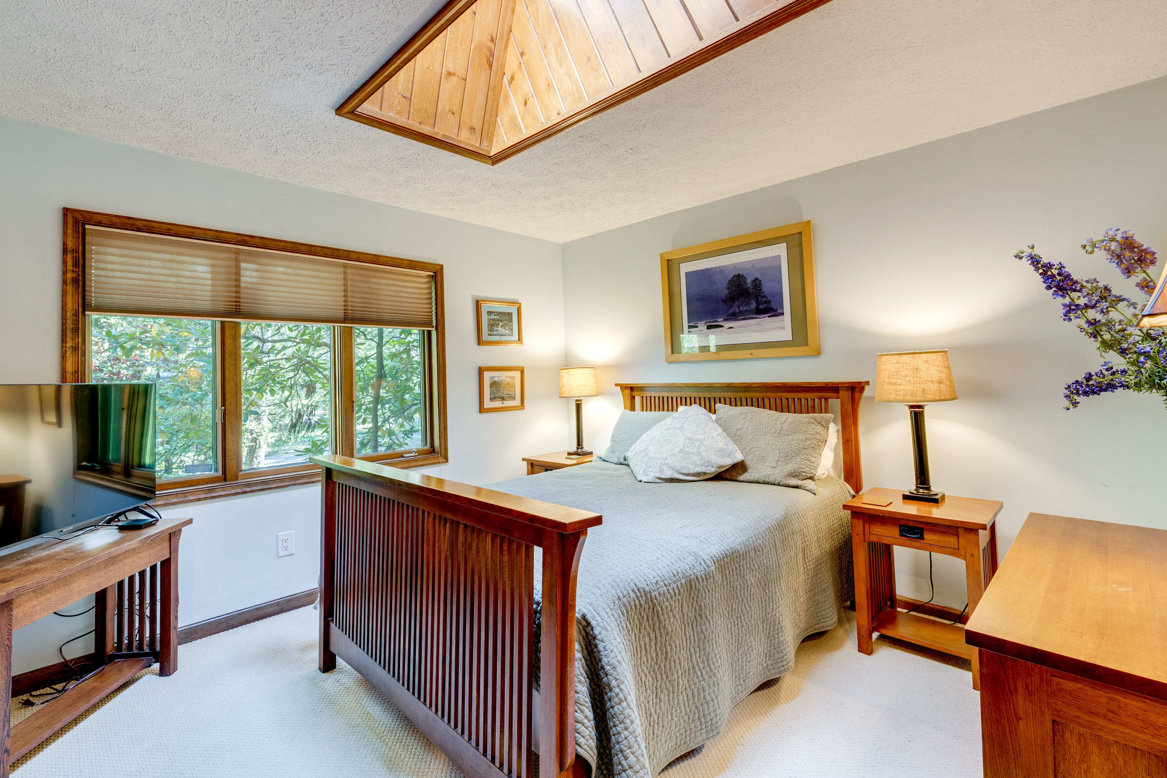 Bedroom 2 | Queen Bed | 1st Floor