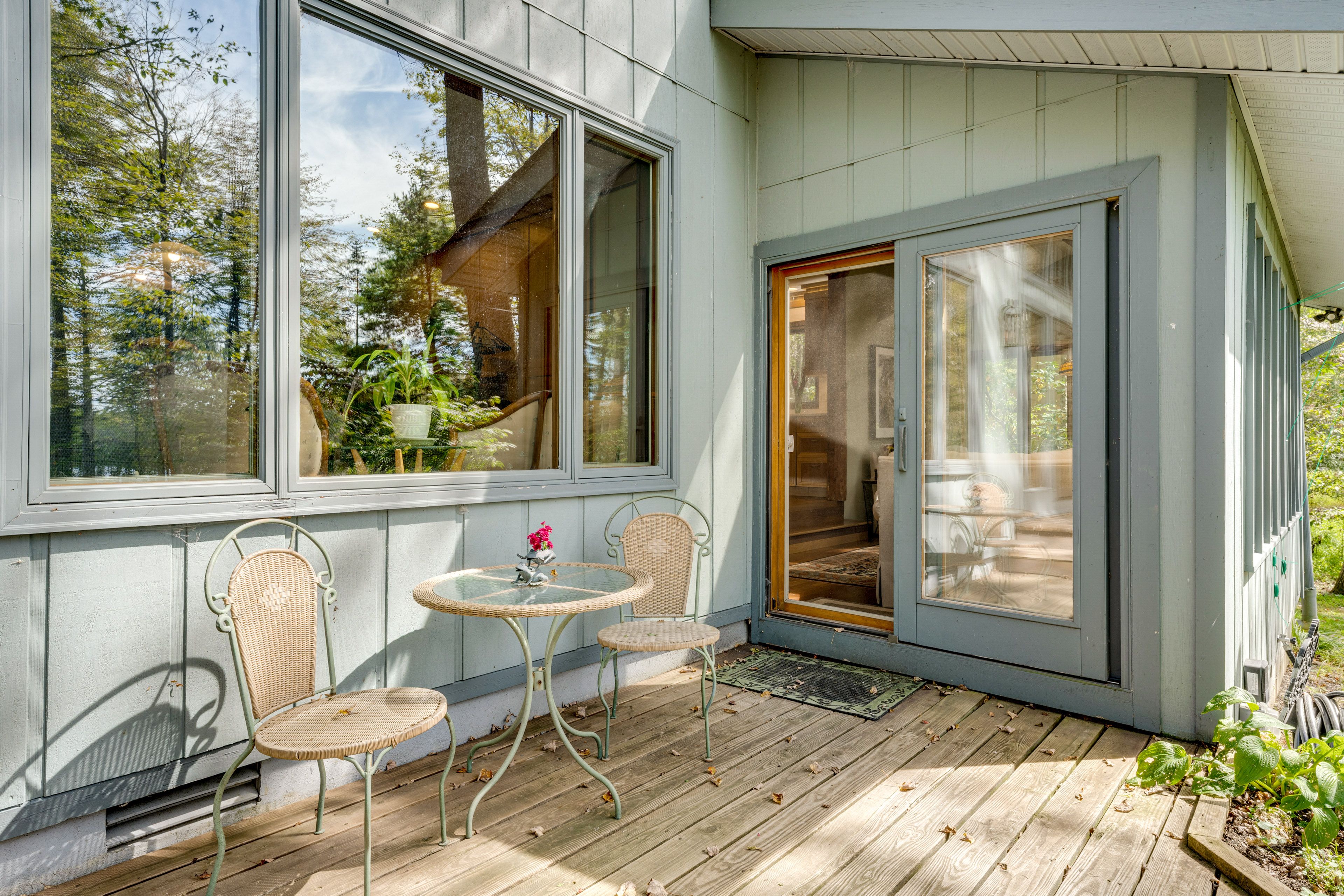 Deck | Outdoor Seating & Dining