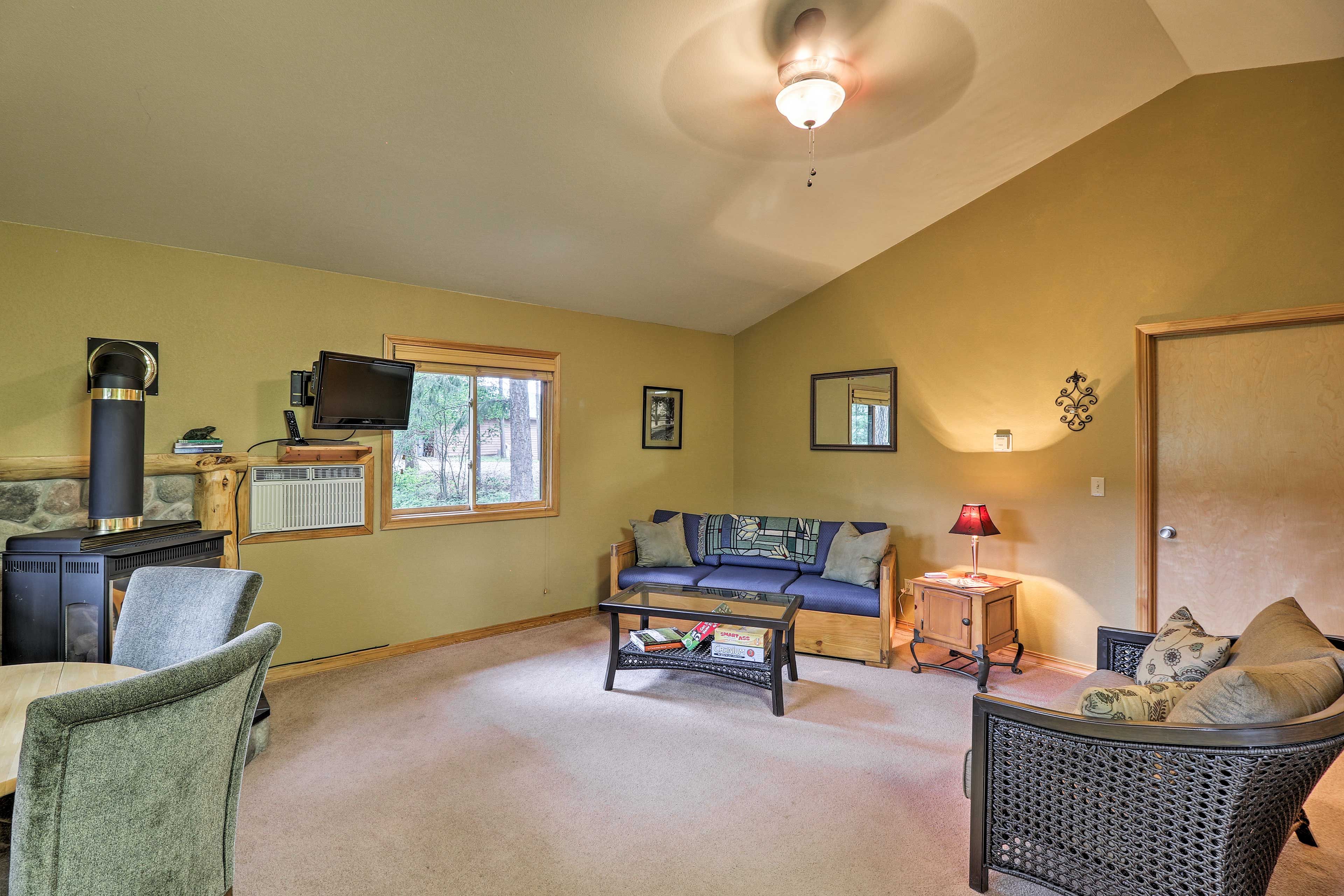 Four people can stay in the 1-bedroom, 2 bathroom home.