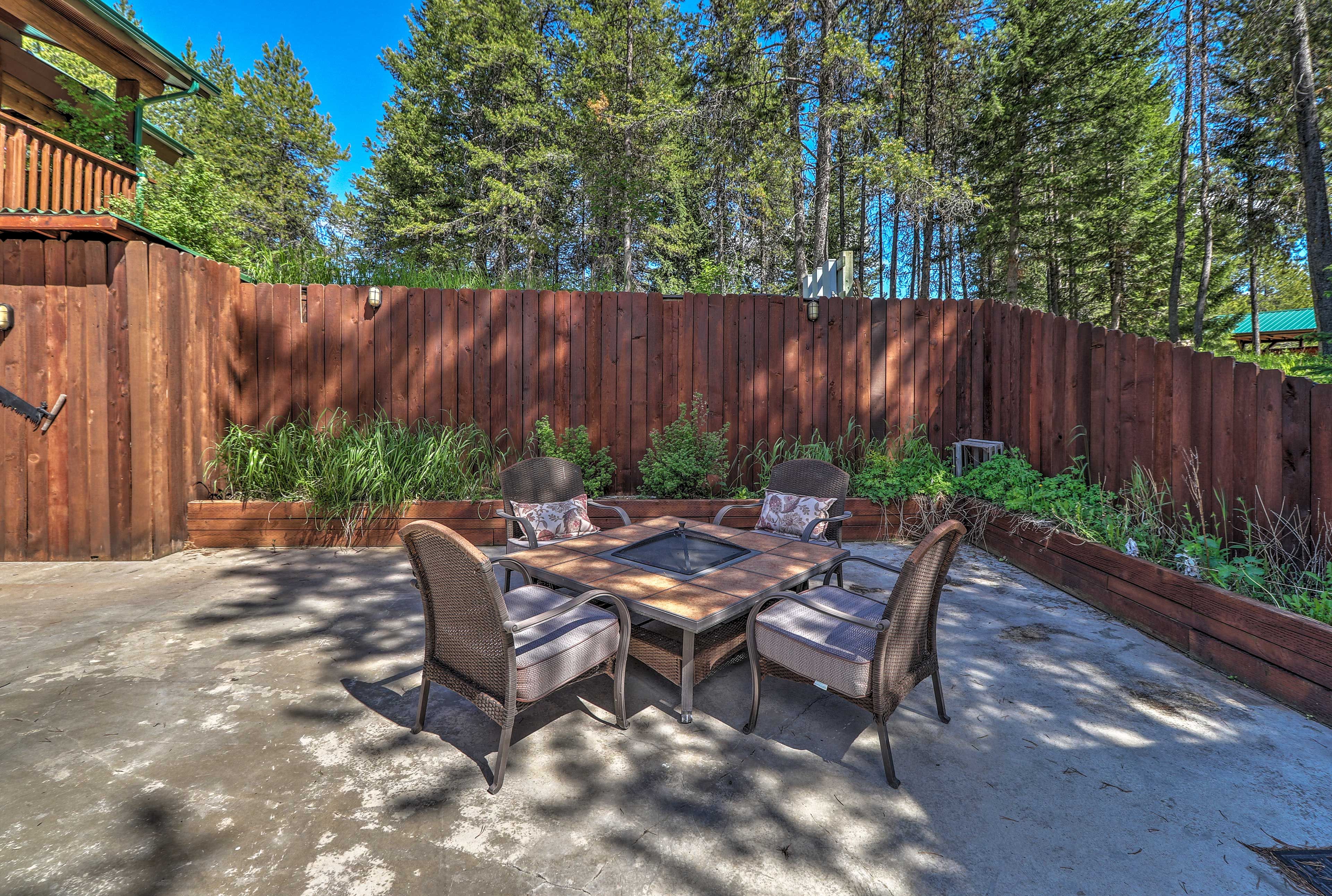 Enjoy nights gathered around the fire pit.