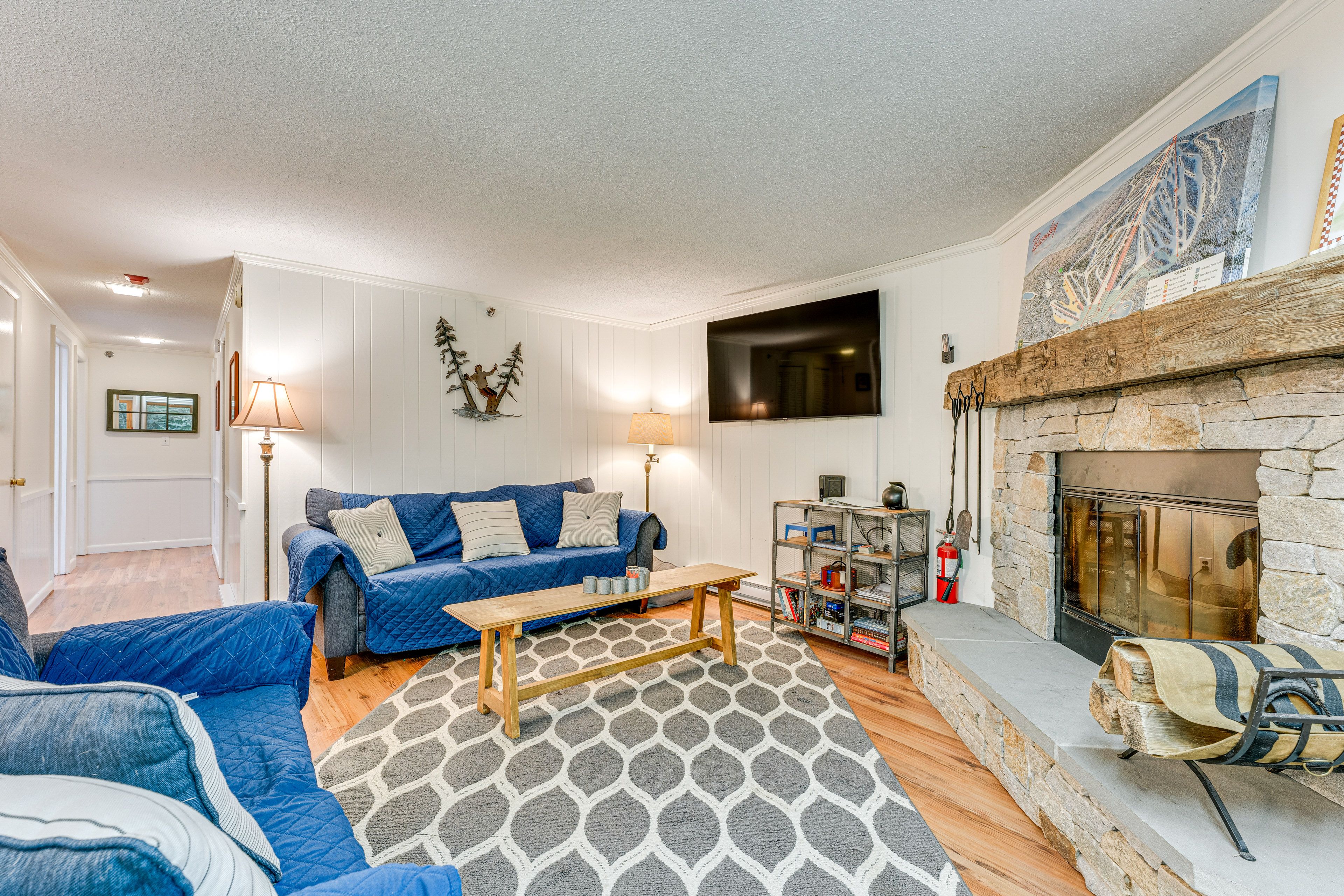 Living Room | Central Heat | Free WiFi | Sleeper Sofa