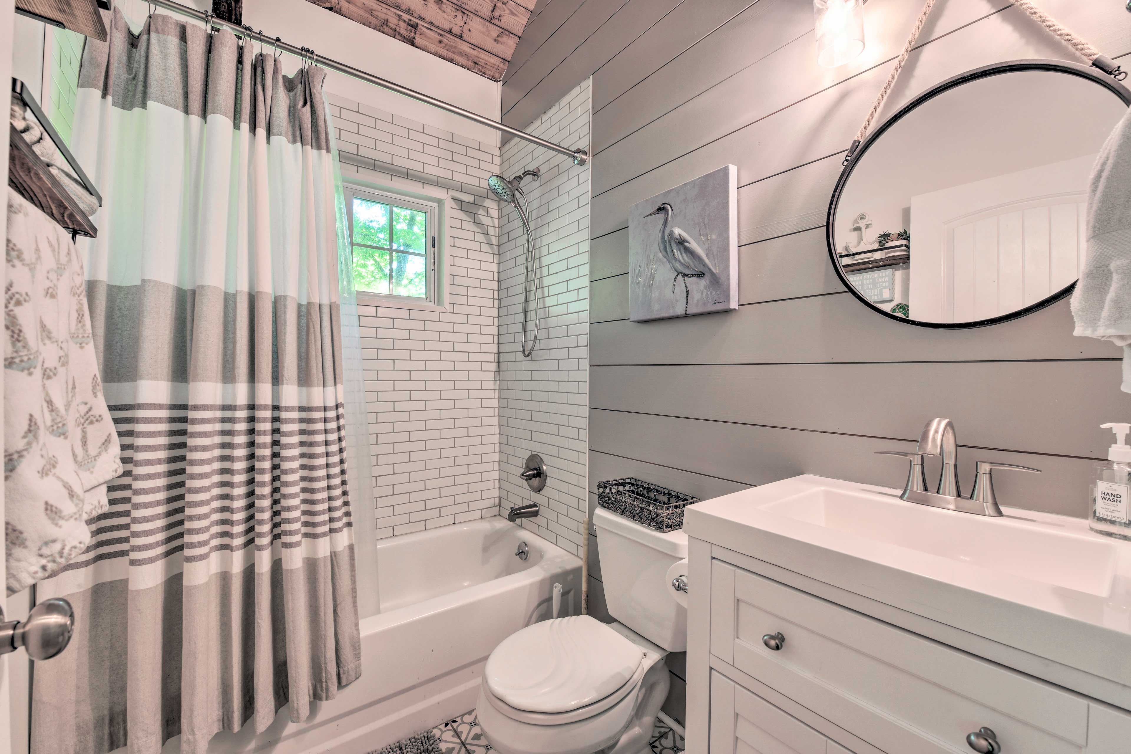 Full Bathroom | Main Floor