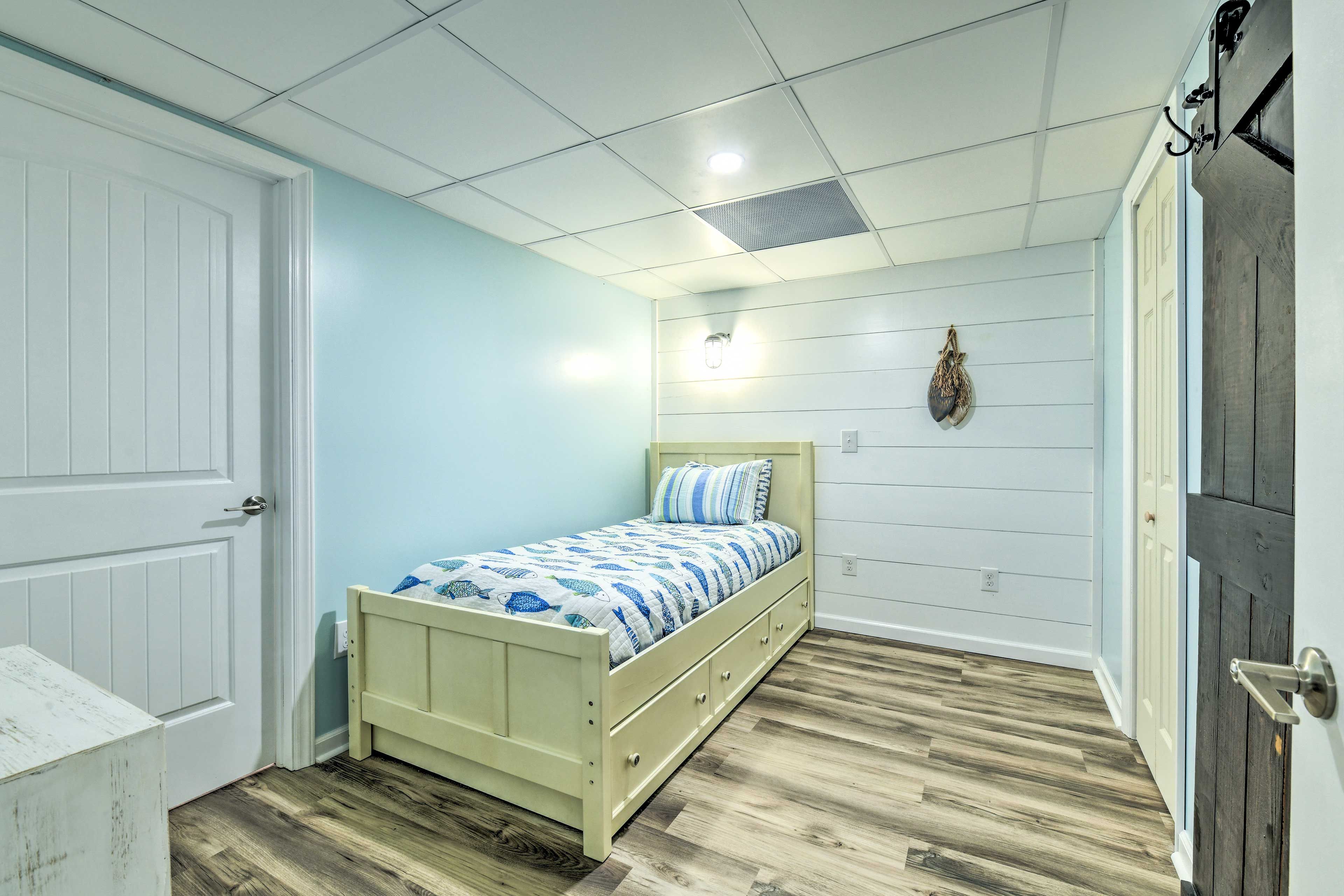 Bedroom 5 | Twin Bed | Lower Floor
