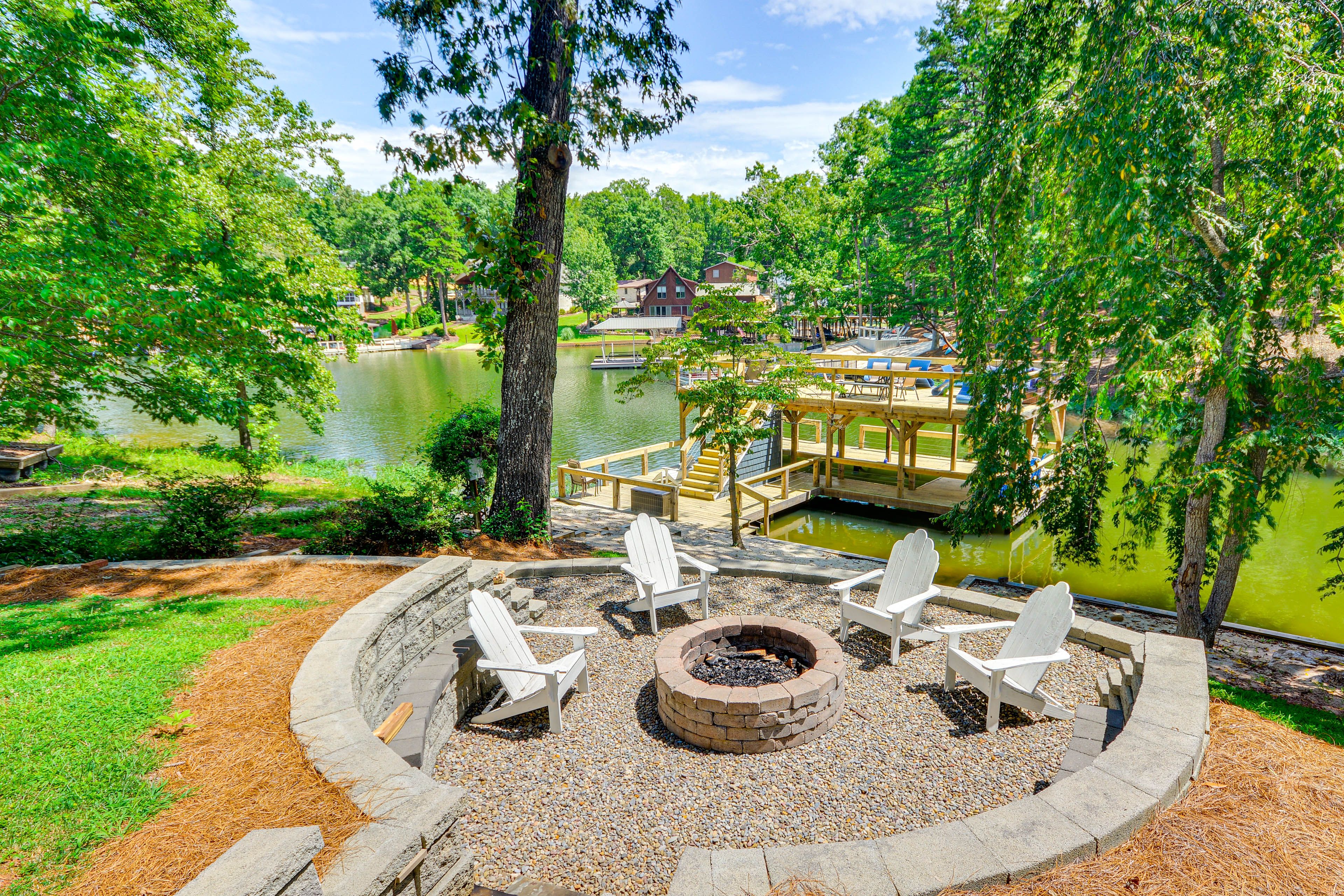 New London Vacation Rental | 5BR | 3BA | 3,100 Sq Ft | Stairs Required