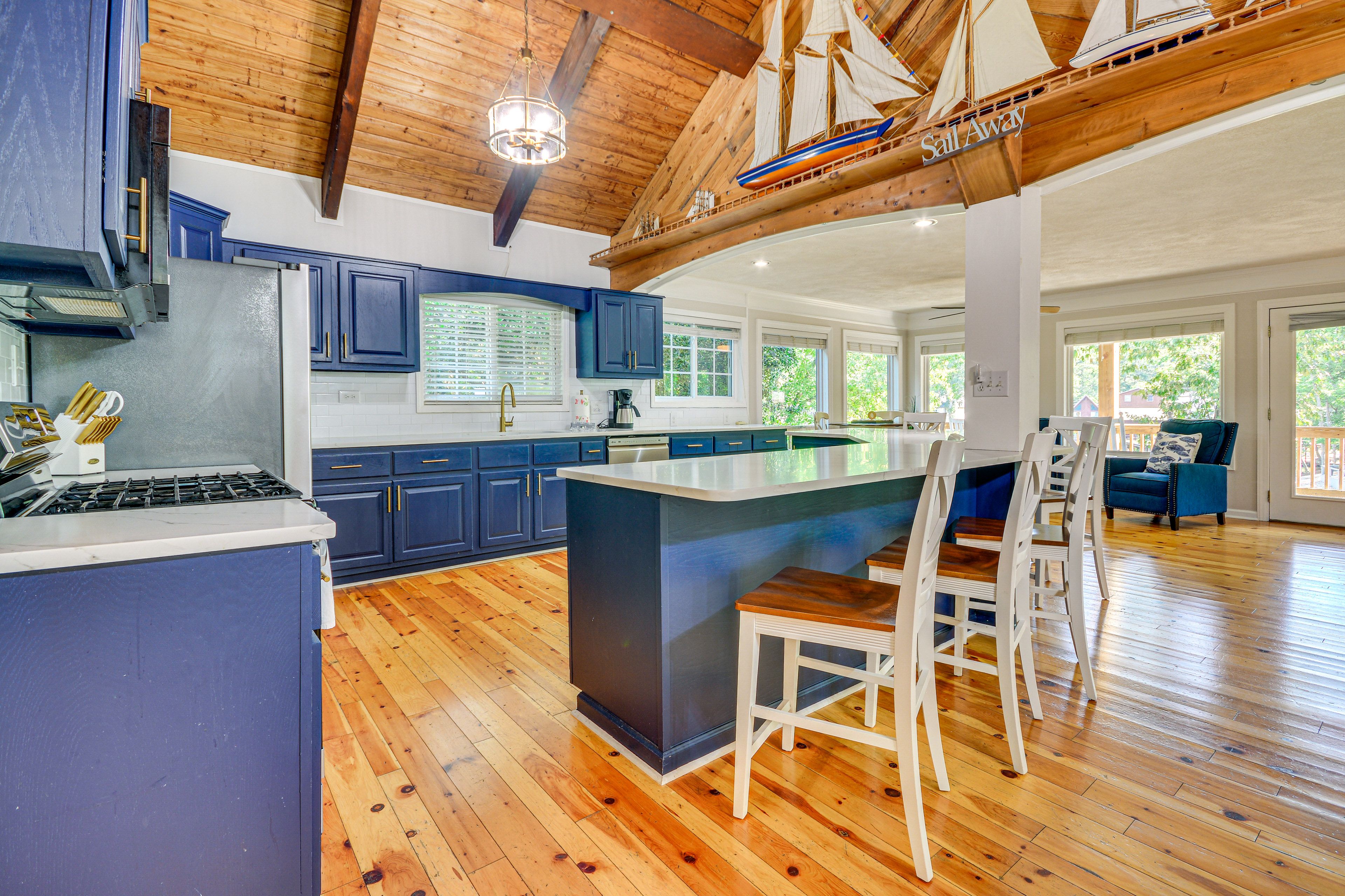 Kitchen | Dishwasher | Coffee Maker | Main Floor