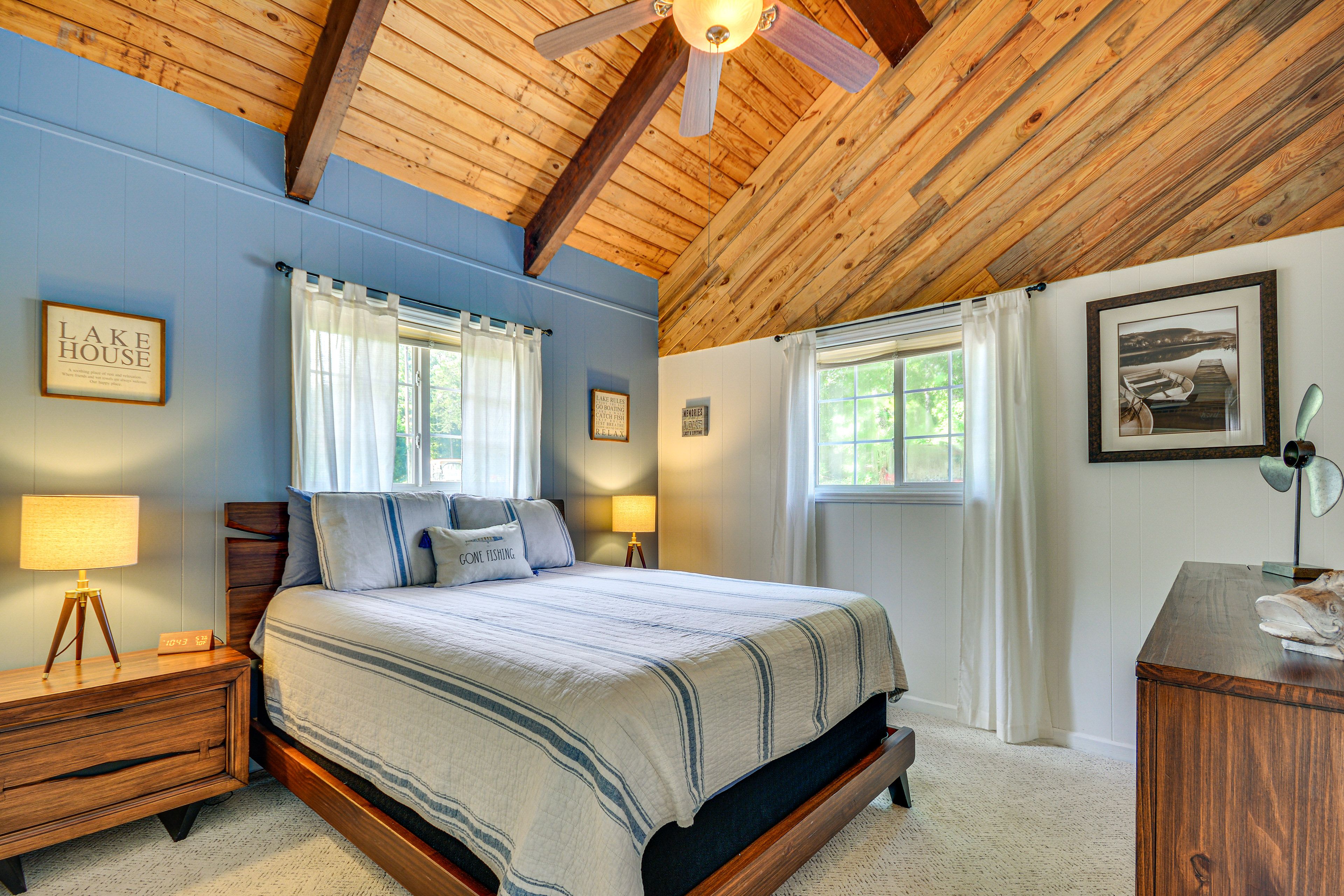 Bedroom 2 | Queen Bed | Main Floor