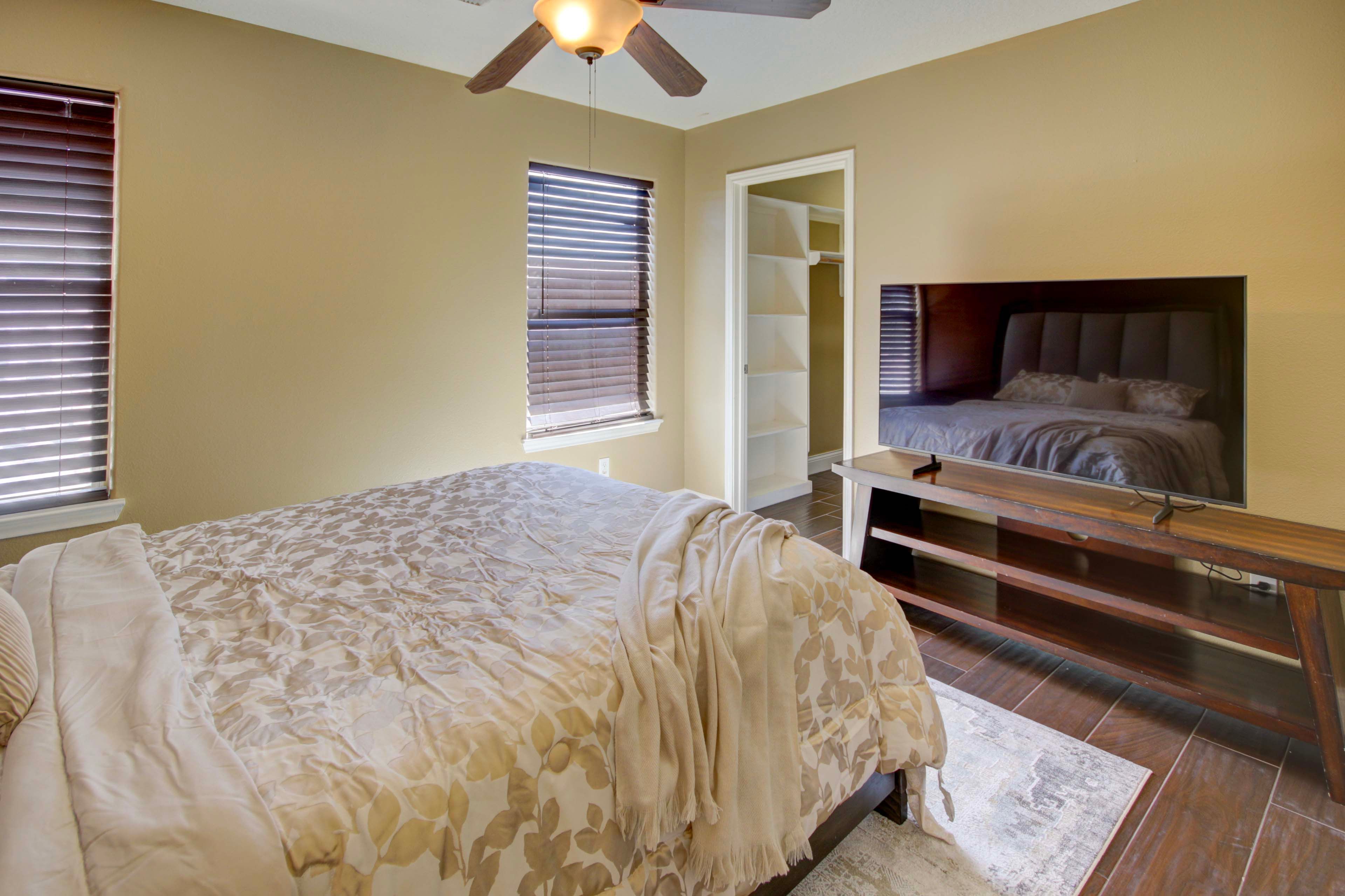 Bedroom 2 | Queen Bed