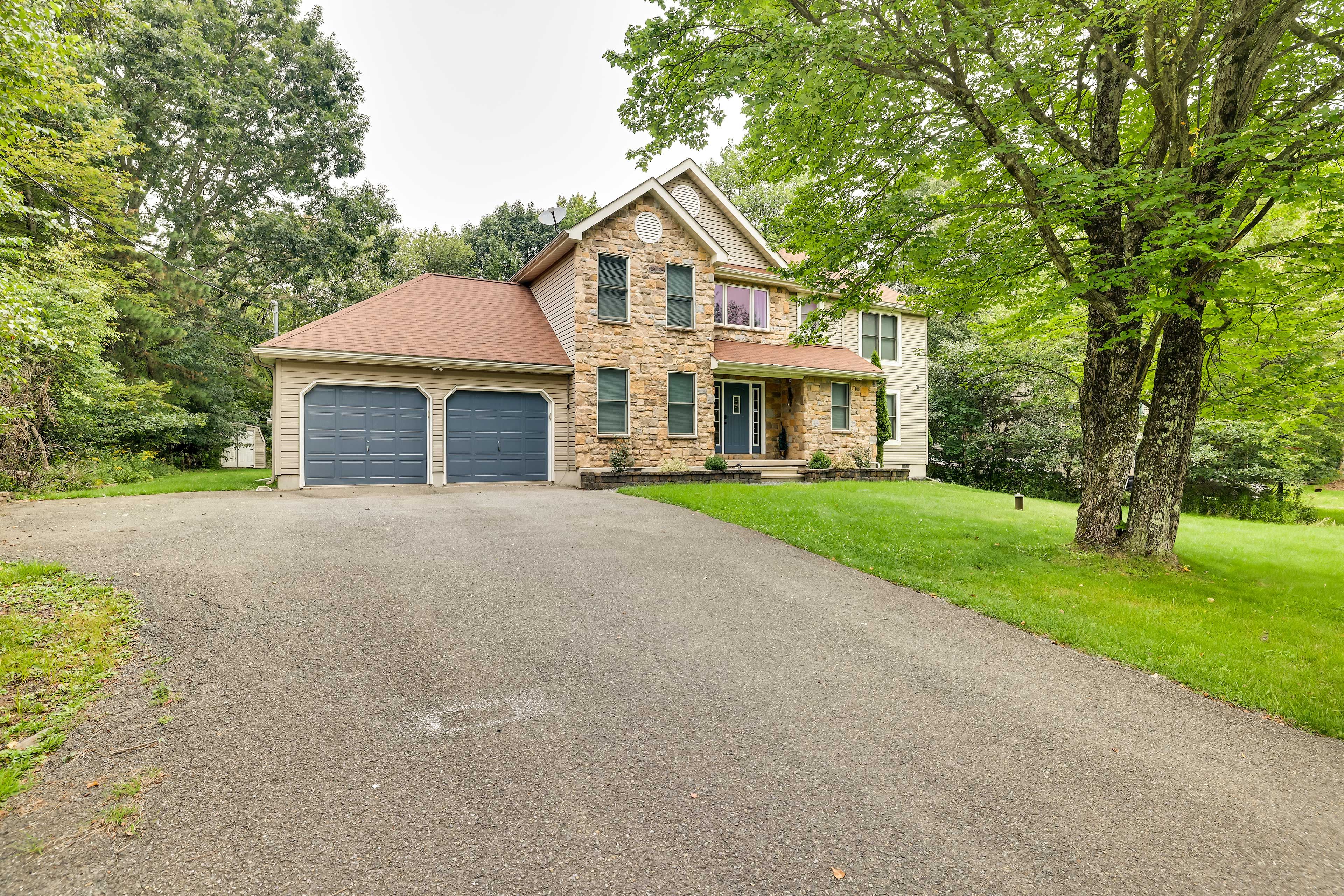 Home Exterior | Driveway Parking (6 Vehicles)